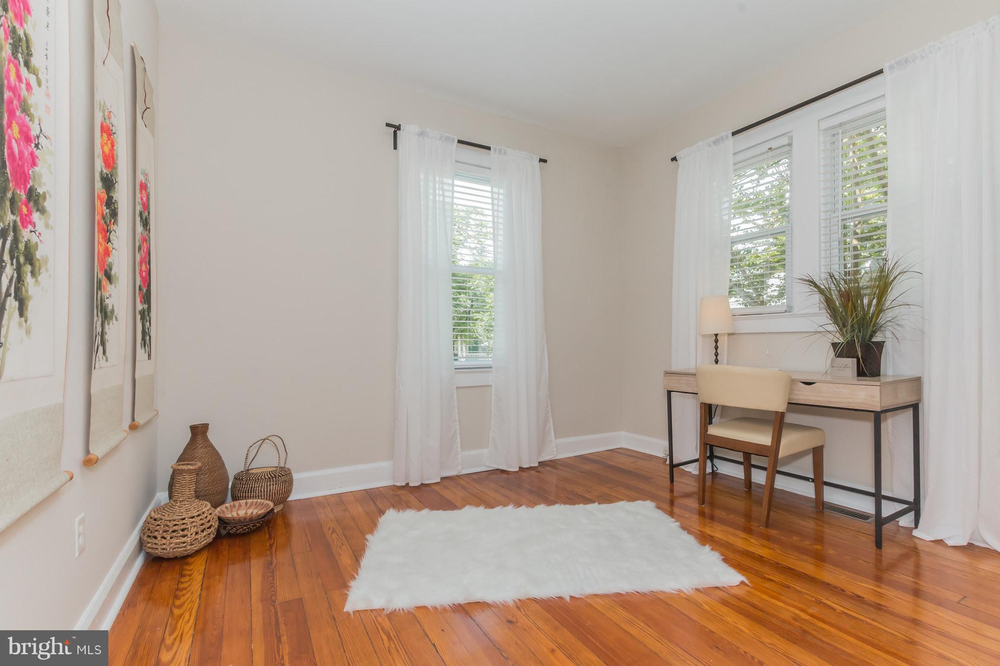 MT RAINIER- RHODE ISL AV - Residential