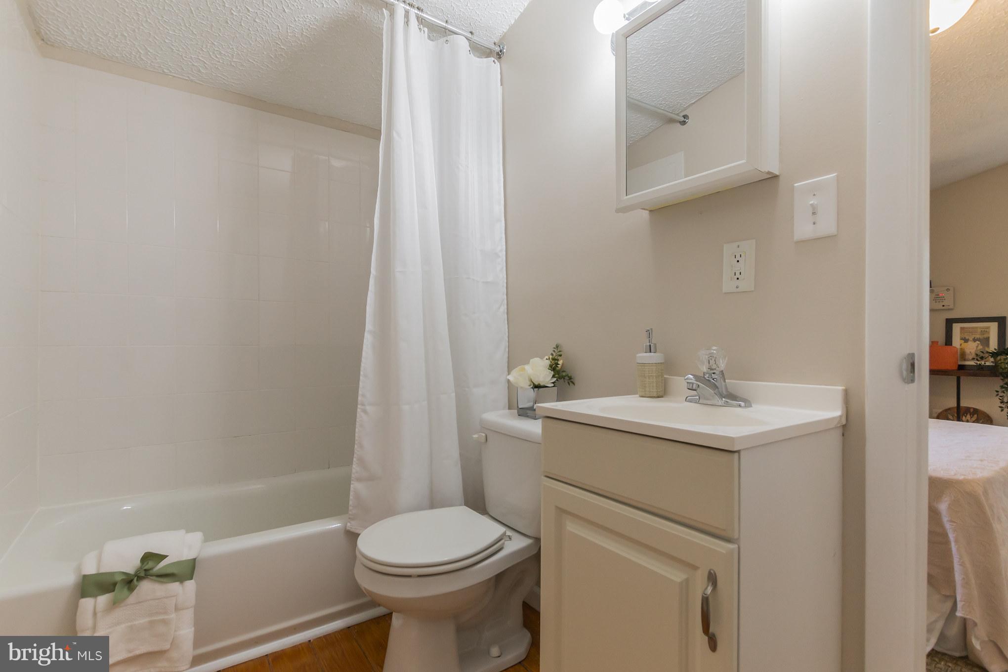 MT RAINIER- RHODE ISL AV - Residential