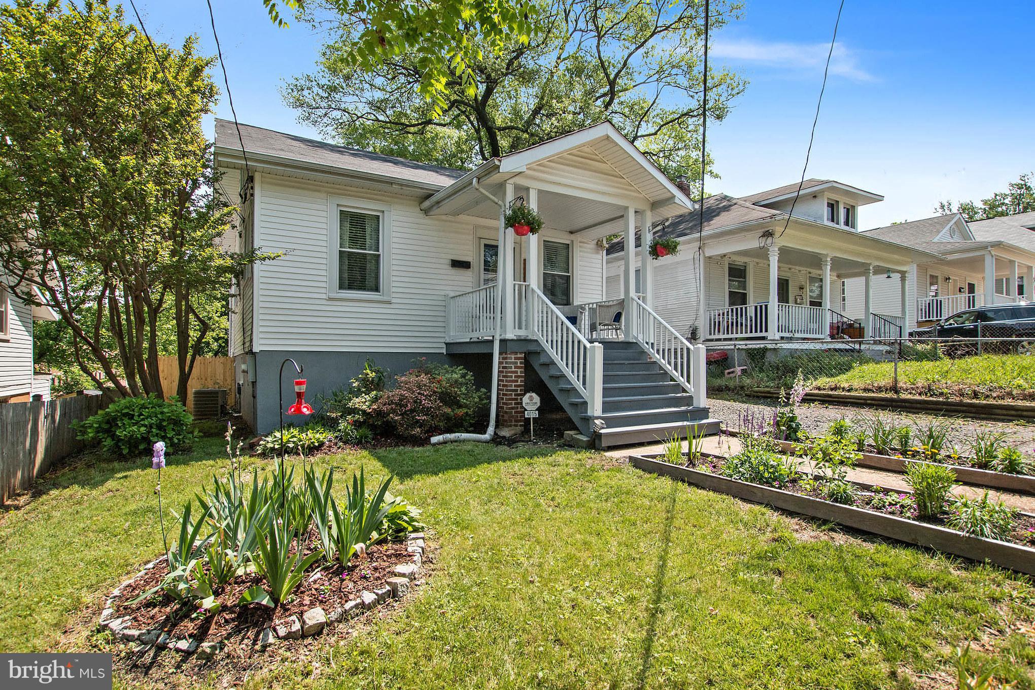 MT RAINIER- RHODE ISL AV - Residential