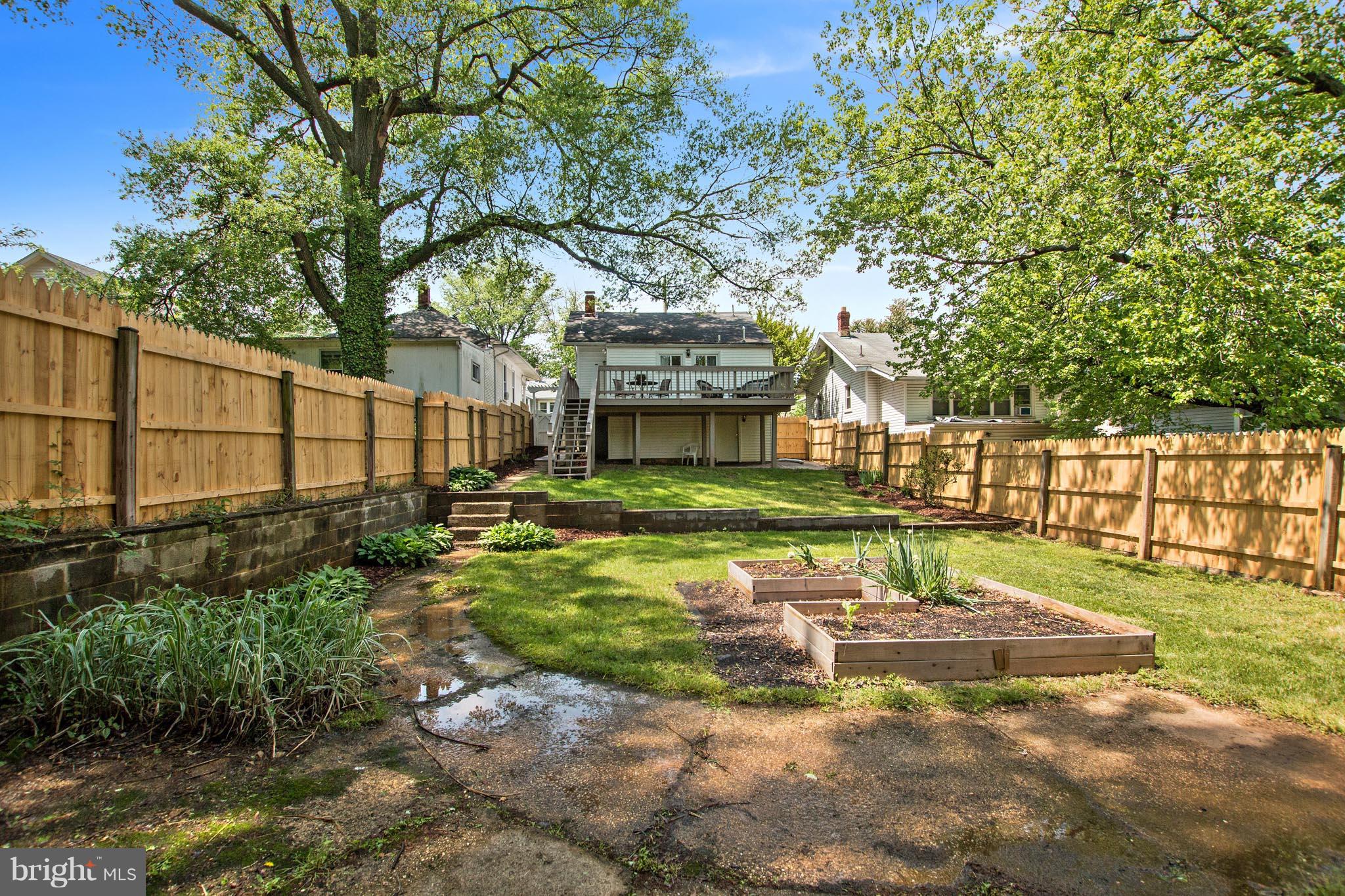 MT RAINIER- RHODE ISL AV - Residential