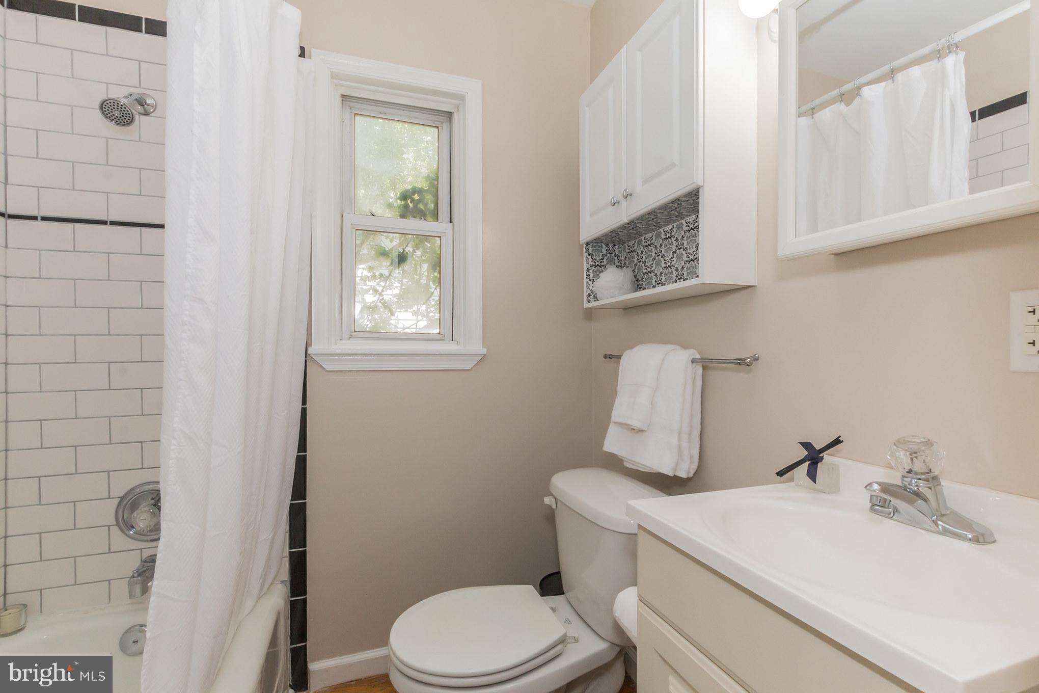 MT RAINIER- RHODE ISL AV - Residential