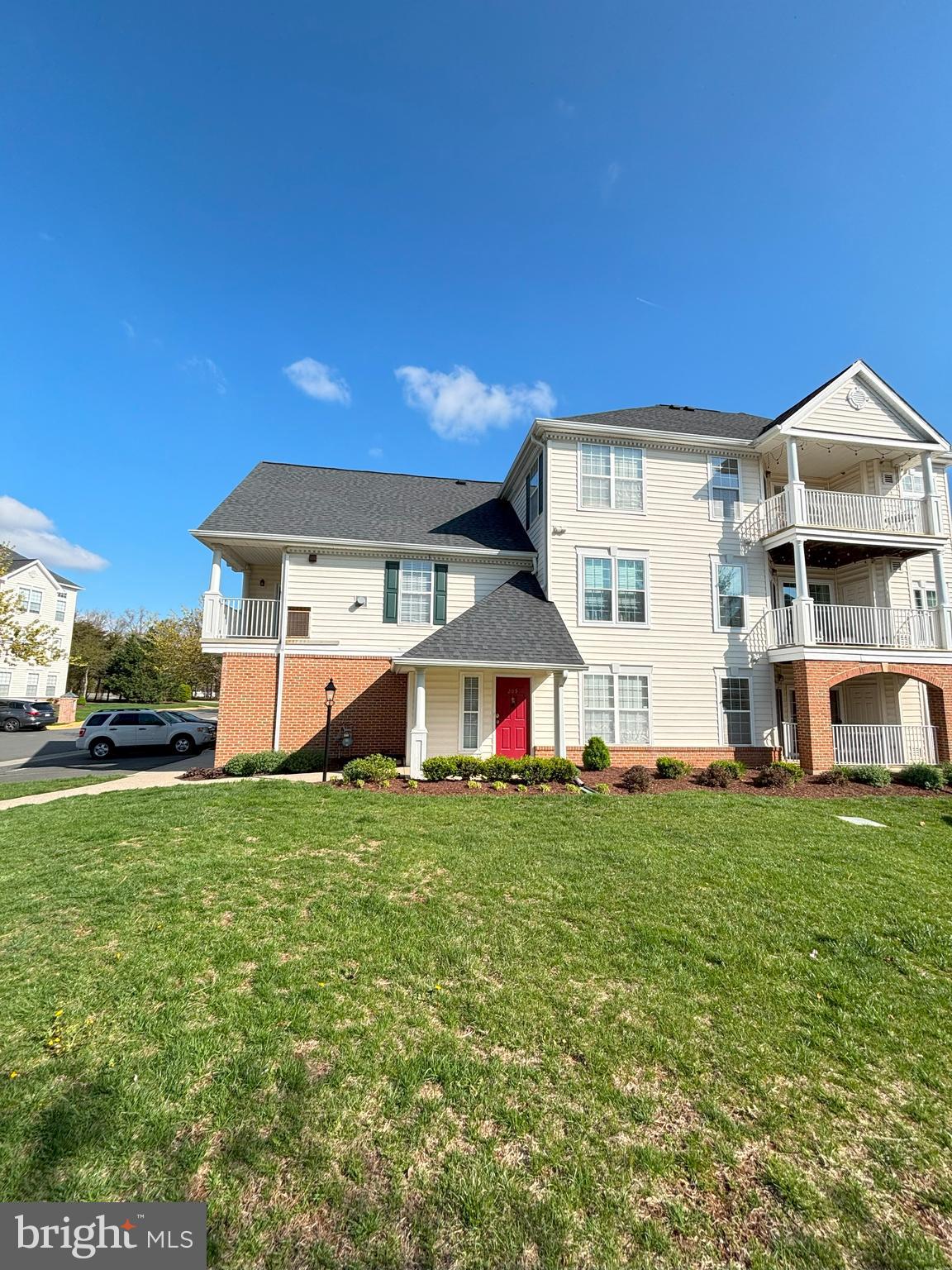 LAKESIDE AT SOUTH RIDING - Residential Lease