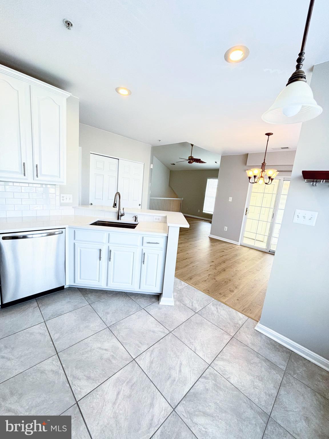 LAKESIDE AT SOUTH RIDING - Residential Lease