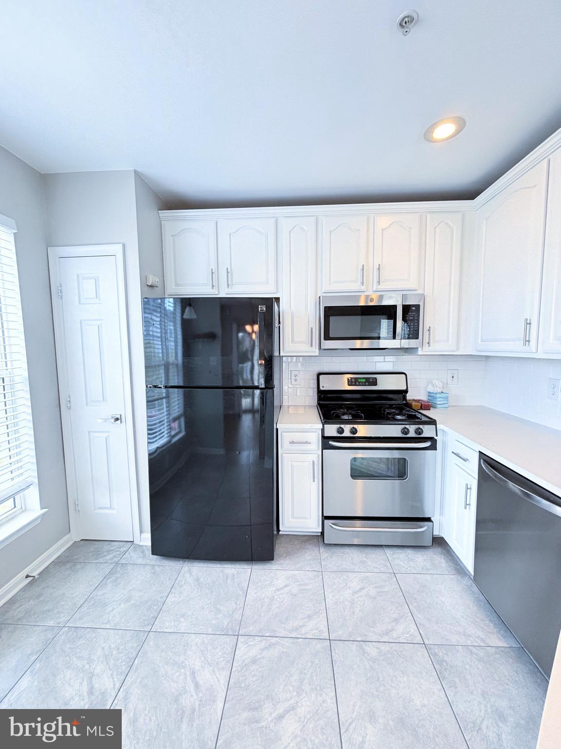 LAKESIDE AT SOUTH RIDING - Residential Lease