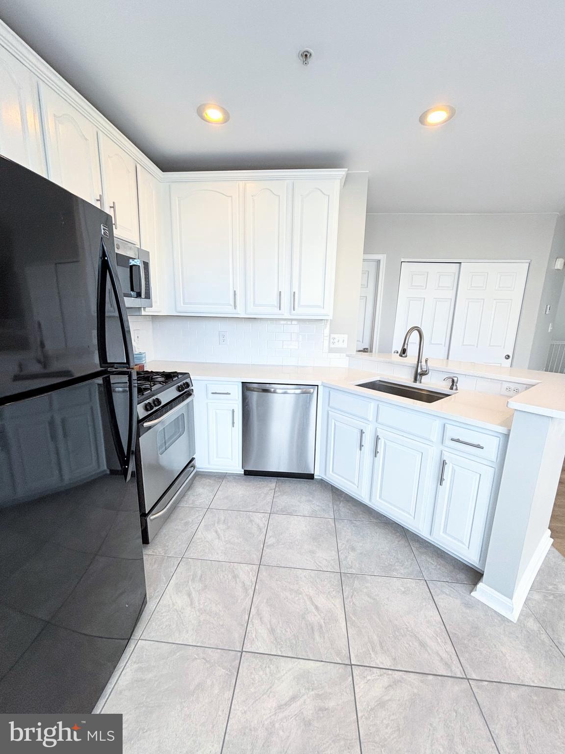 LAKESIDE AT SOUTH RIDING - Residential Lease