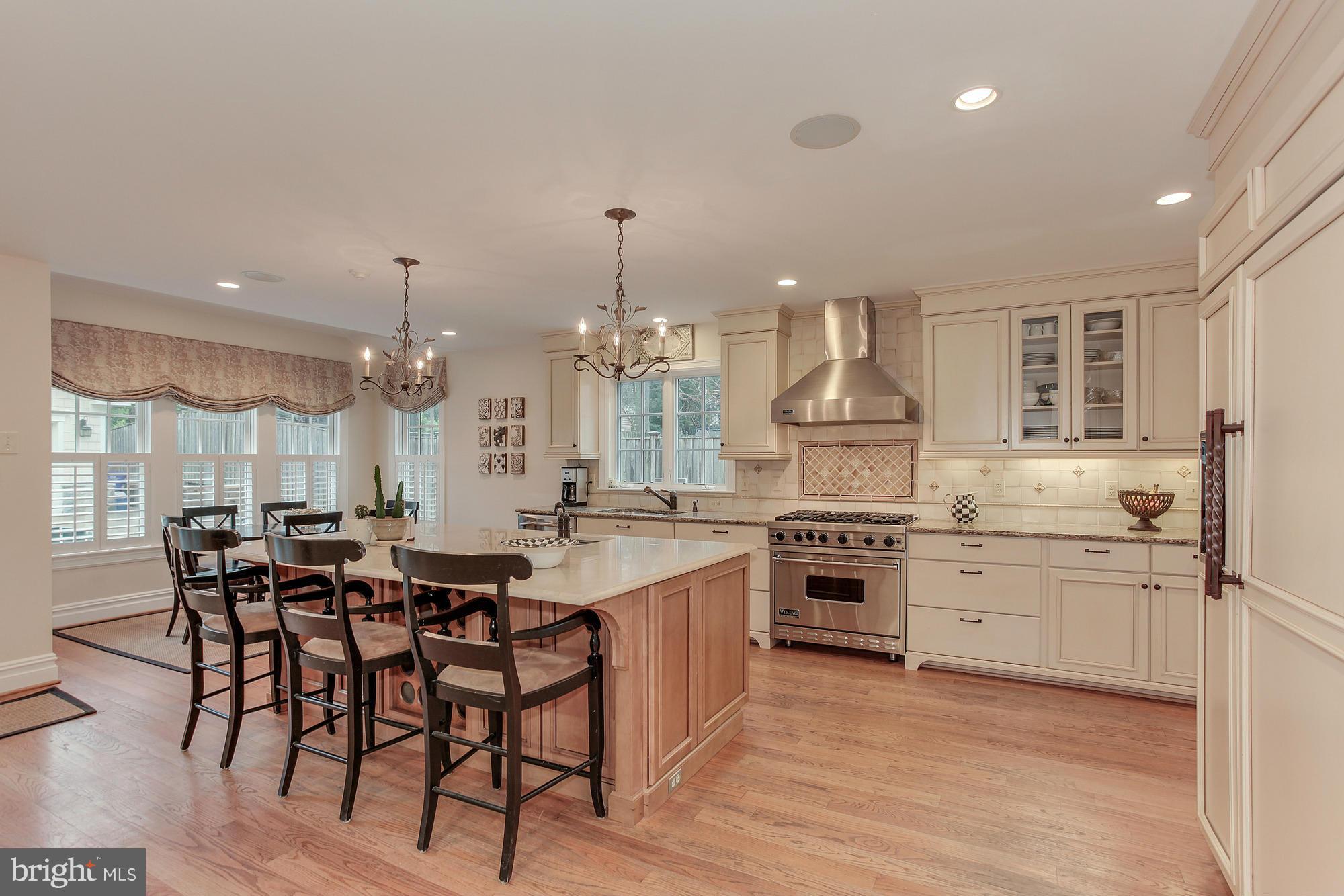 ENGLISH VILLAGE - Residential