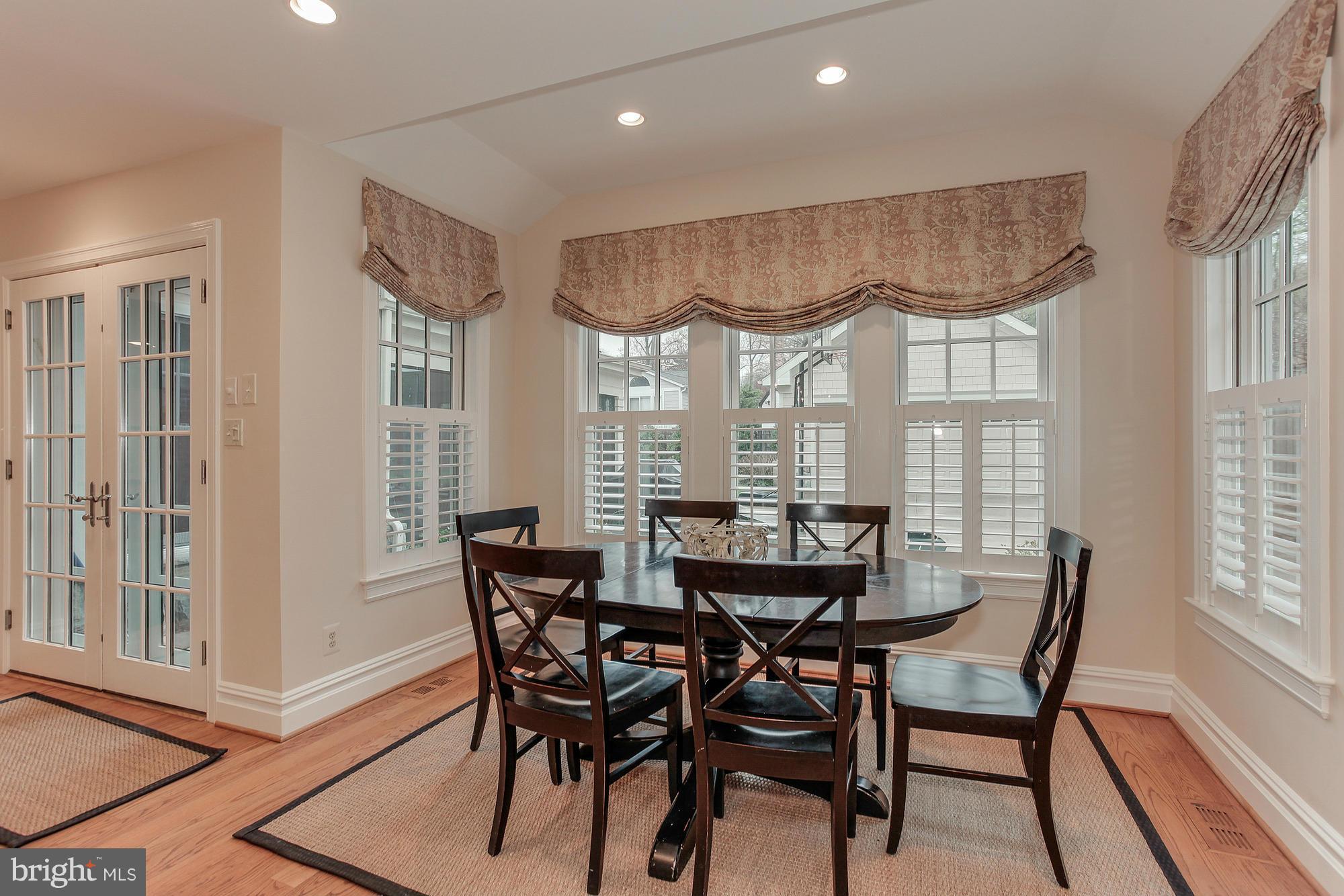 ENGLISH VILLAGE - Residential