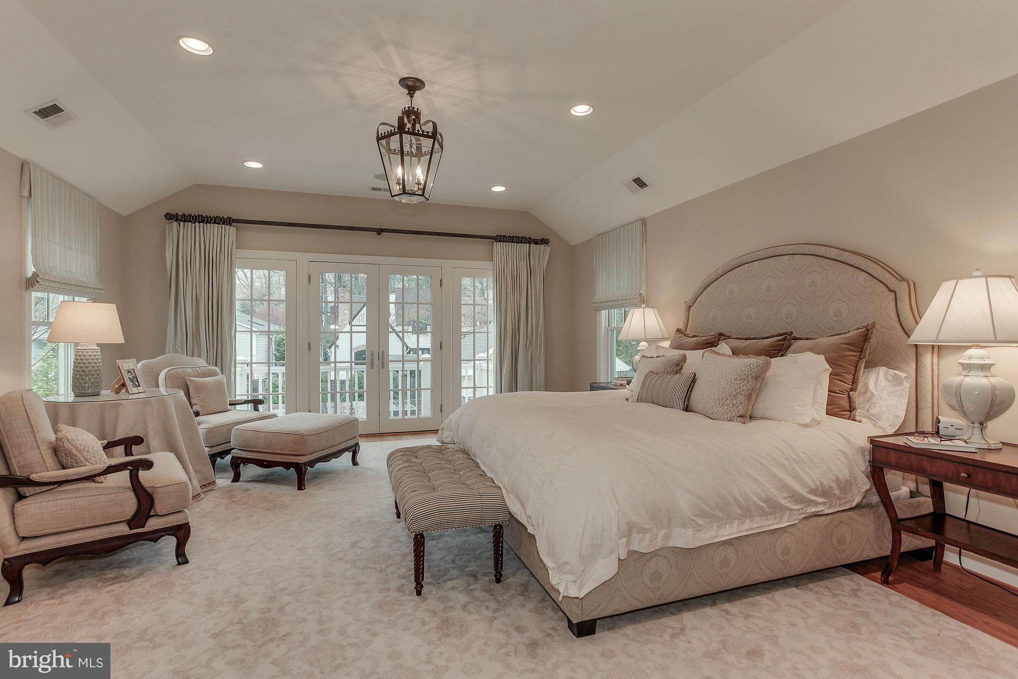 ENGLISH VILLAGE - Residential