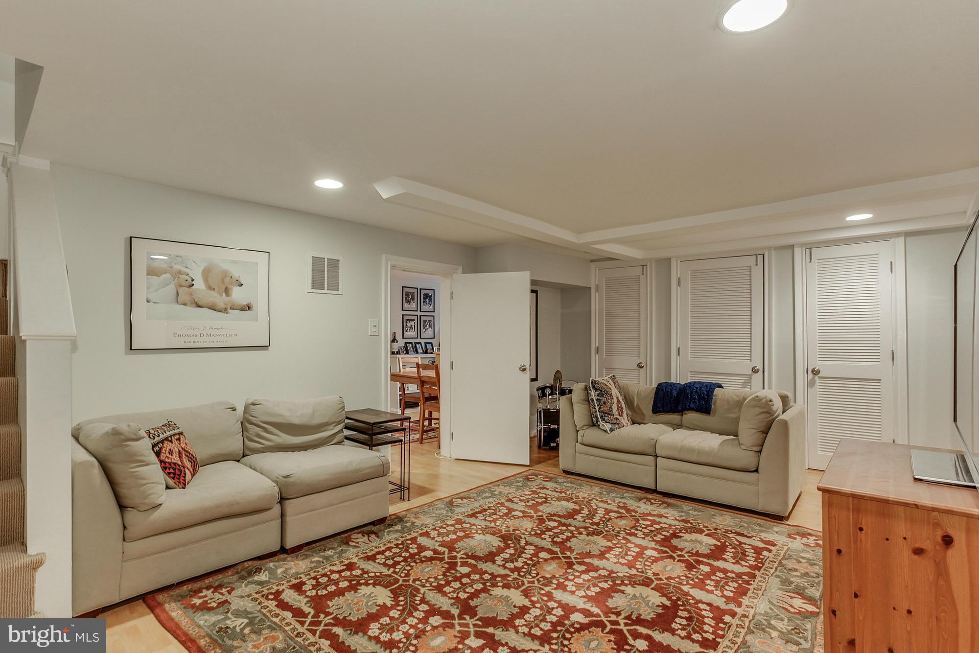 ENGLISH VILLAGE - Residential