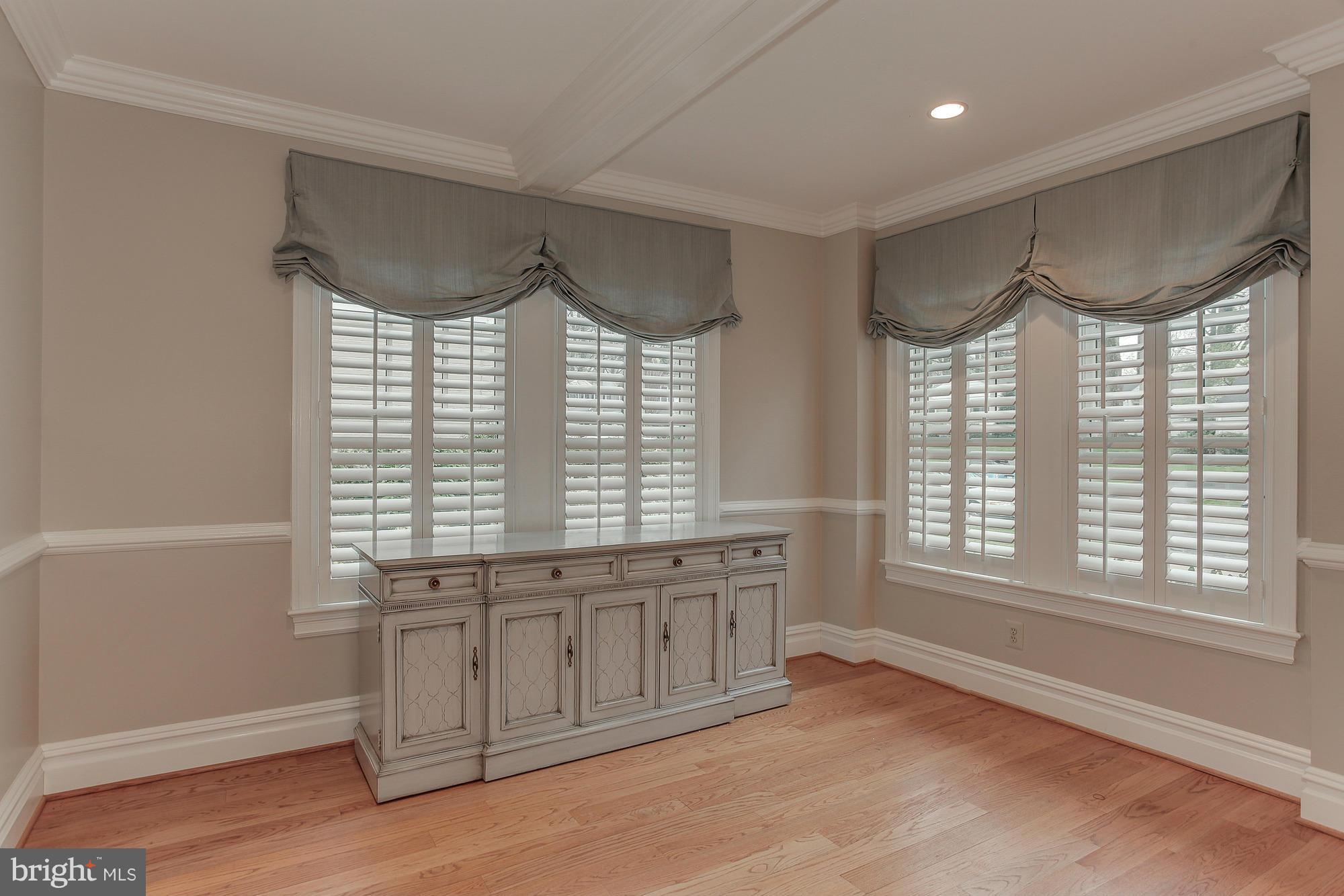 ENGLISH VILLAGE - Residential