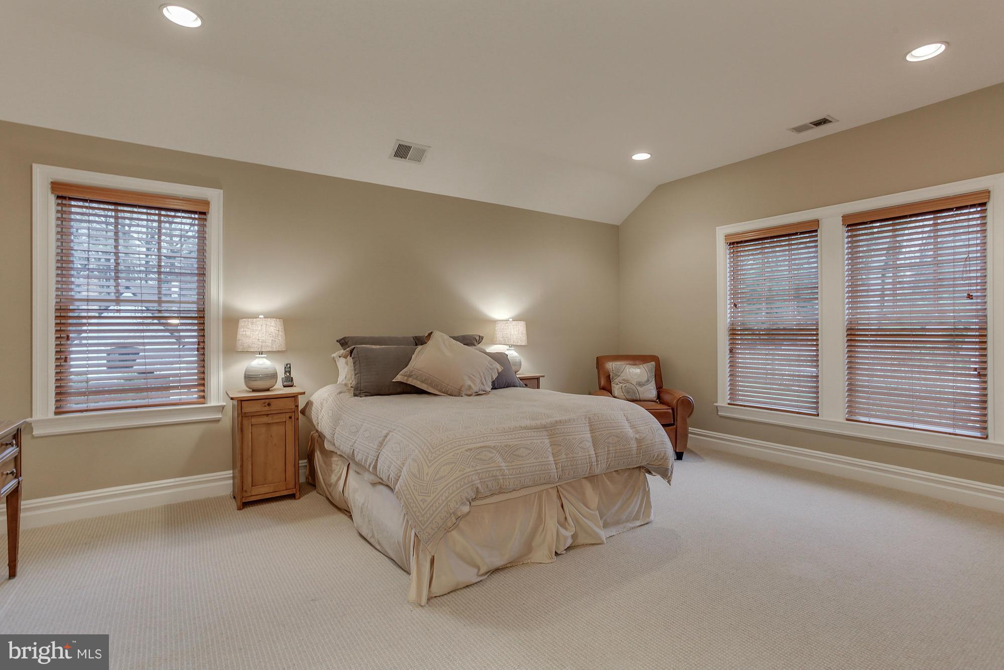 ENGLISH VILLAGE - Residential