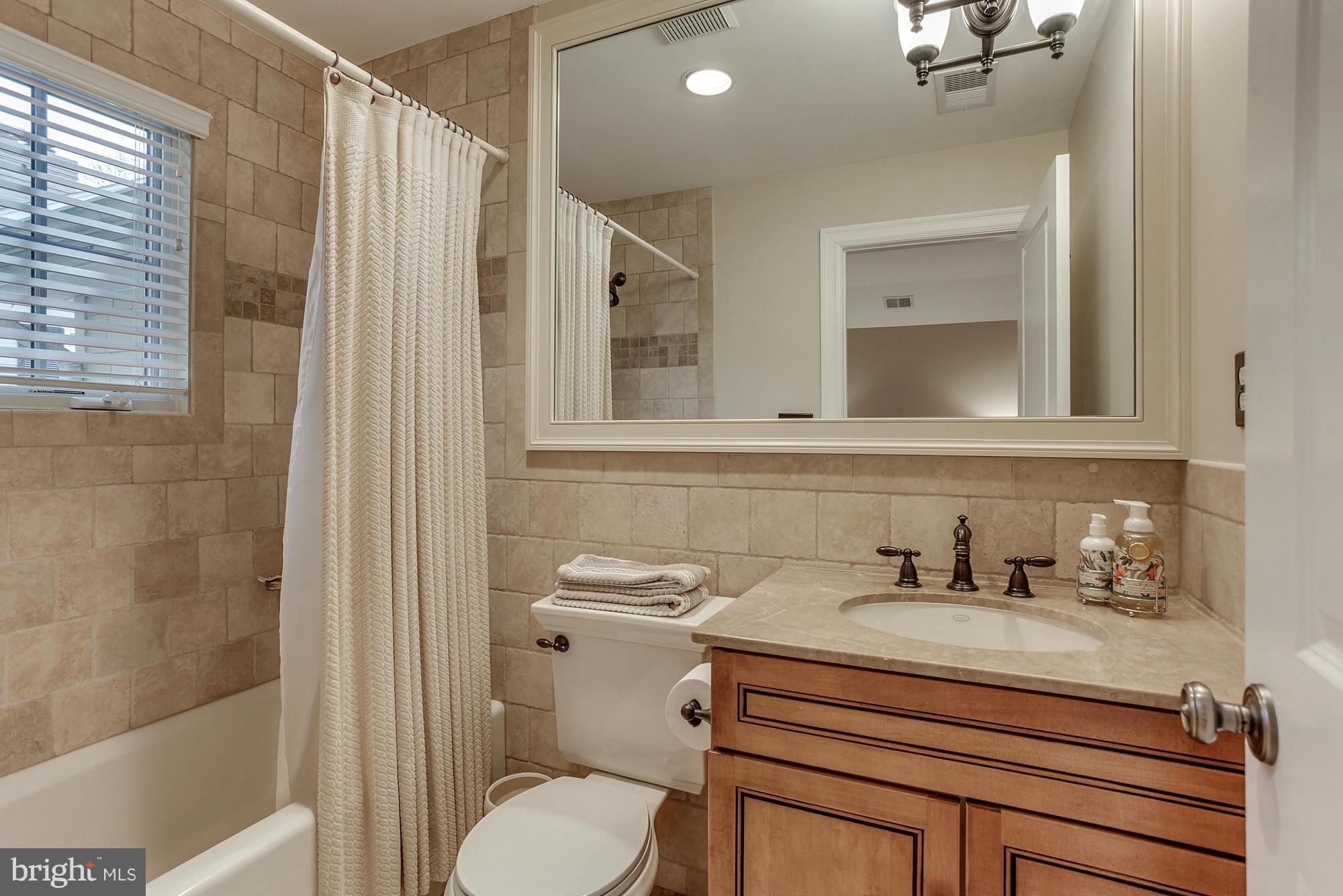 ENGLISH VILLAGE - Residential