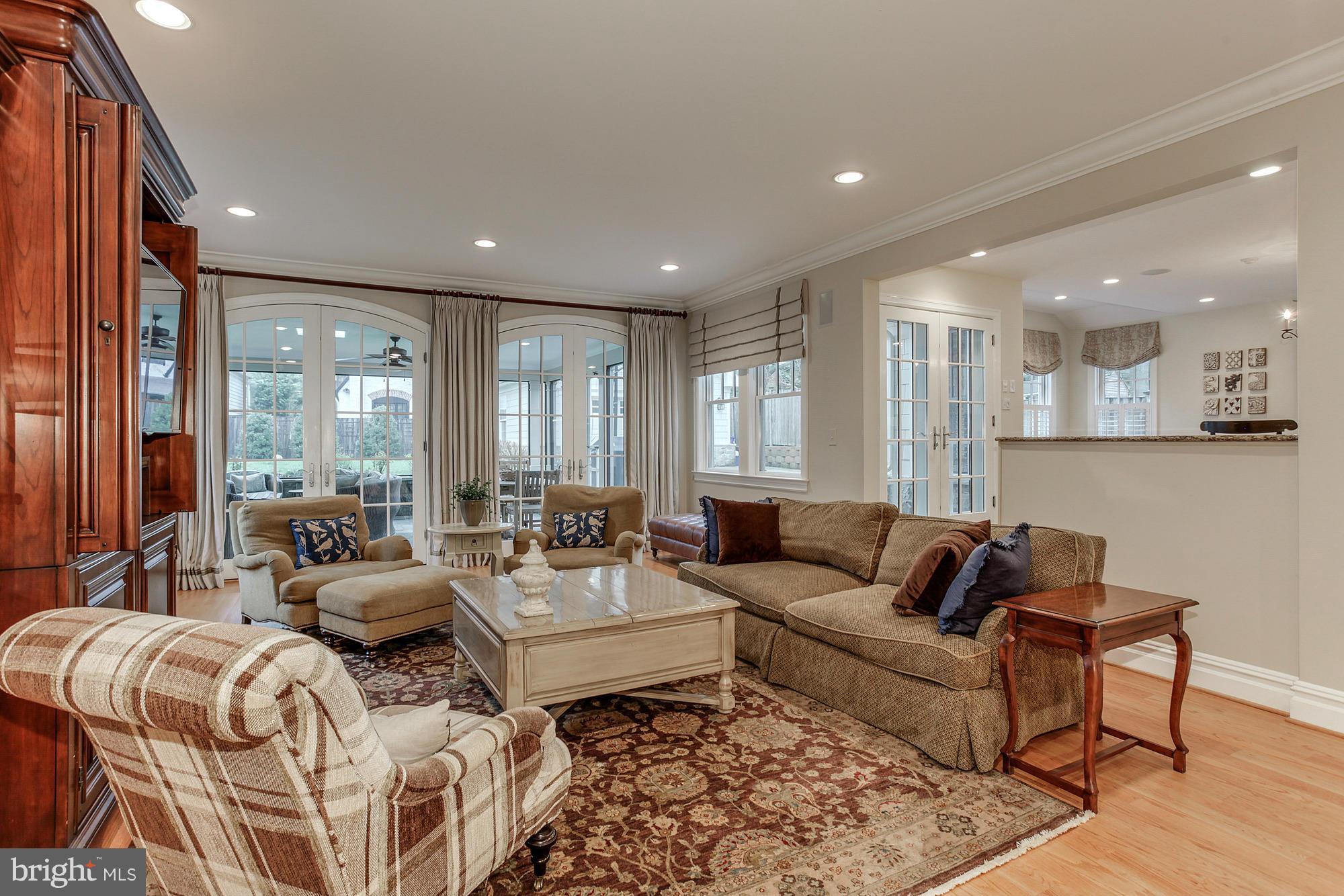 ENGLISH VILLAGE - Residential