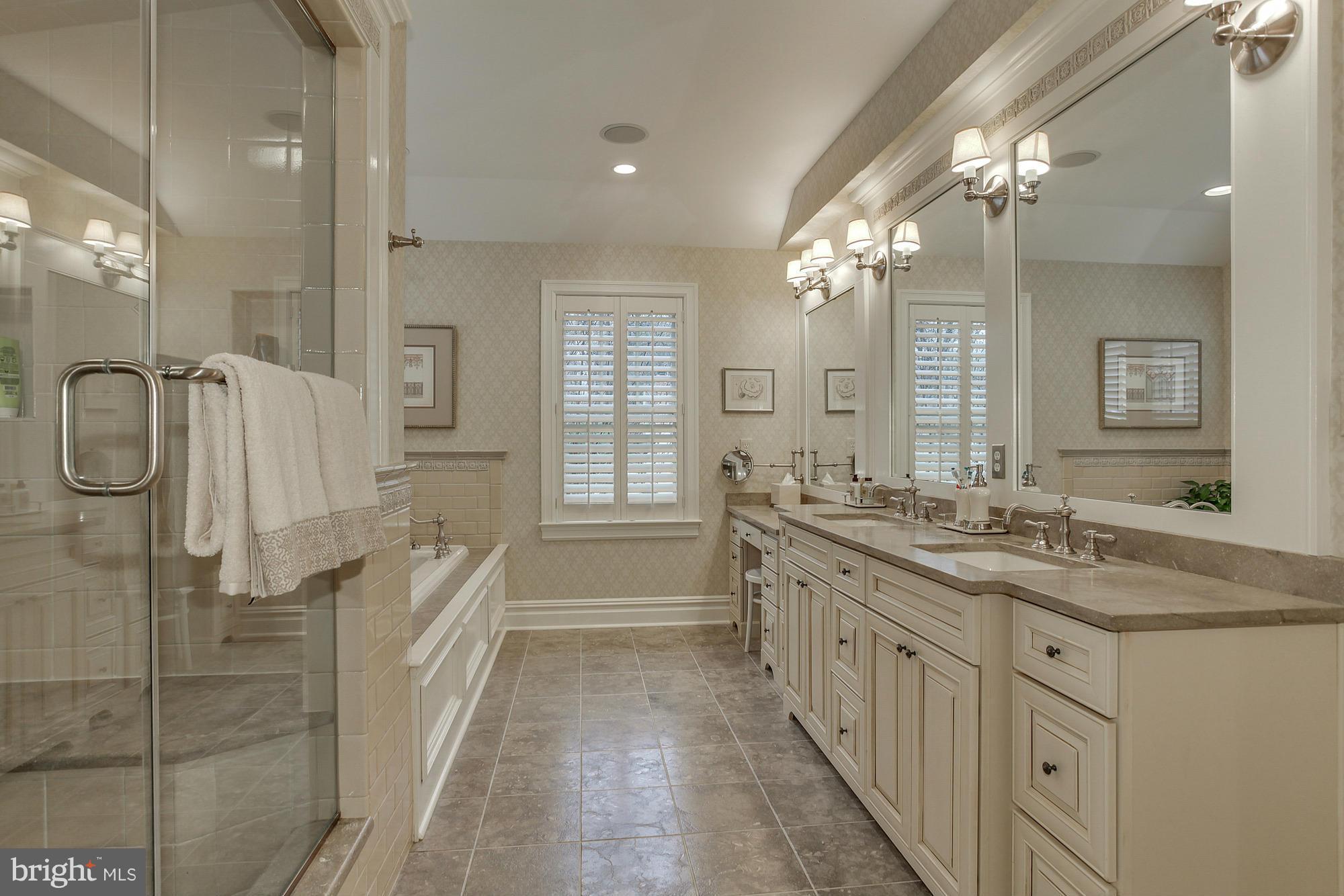 ENGLISH VILLAGE - Residential