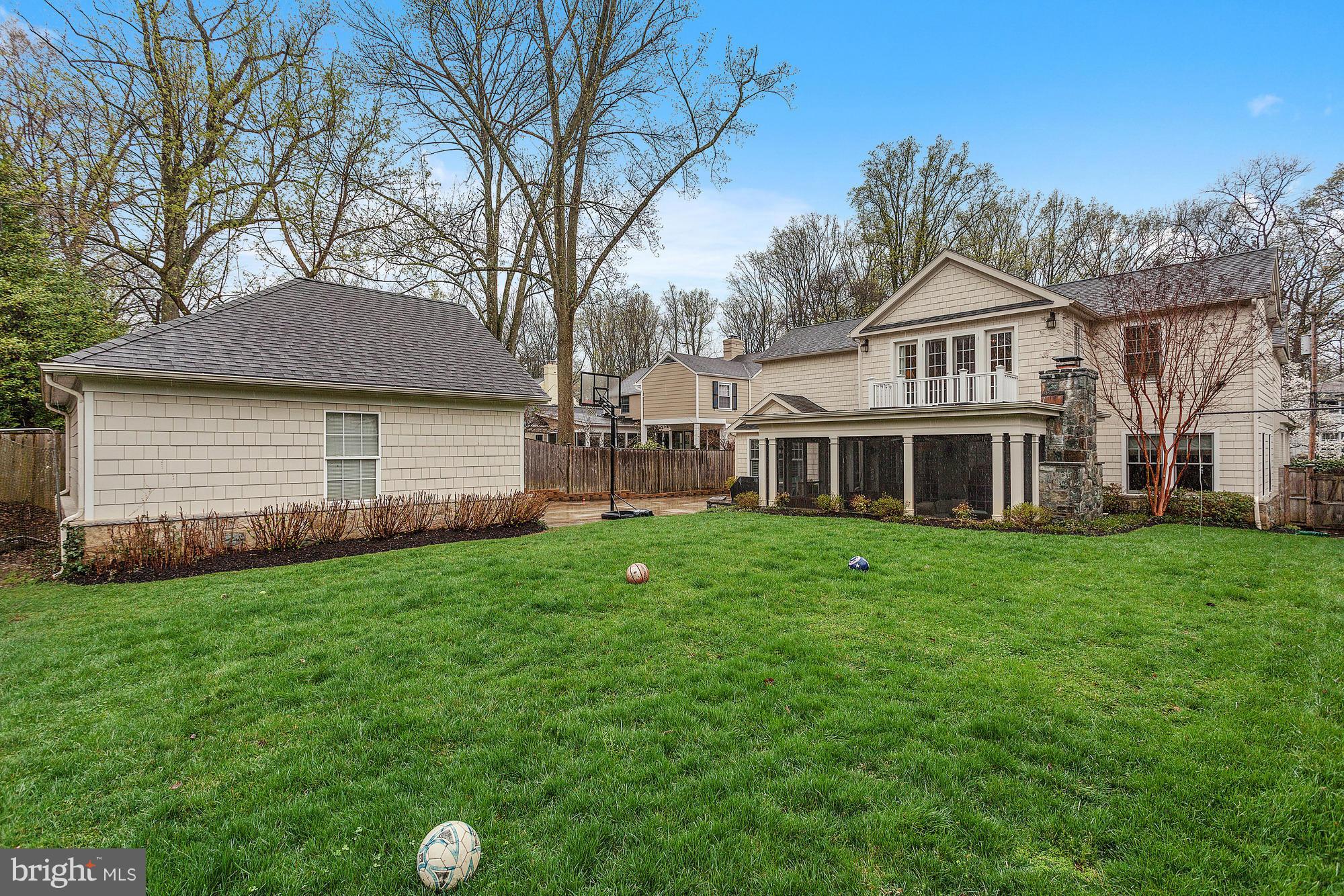 ENGLISH VILLAGE - Residential