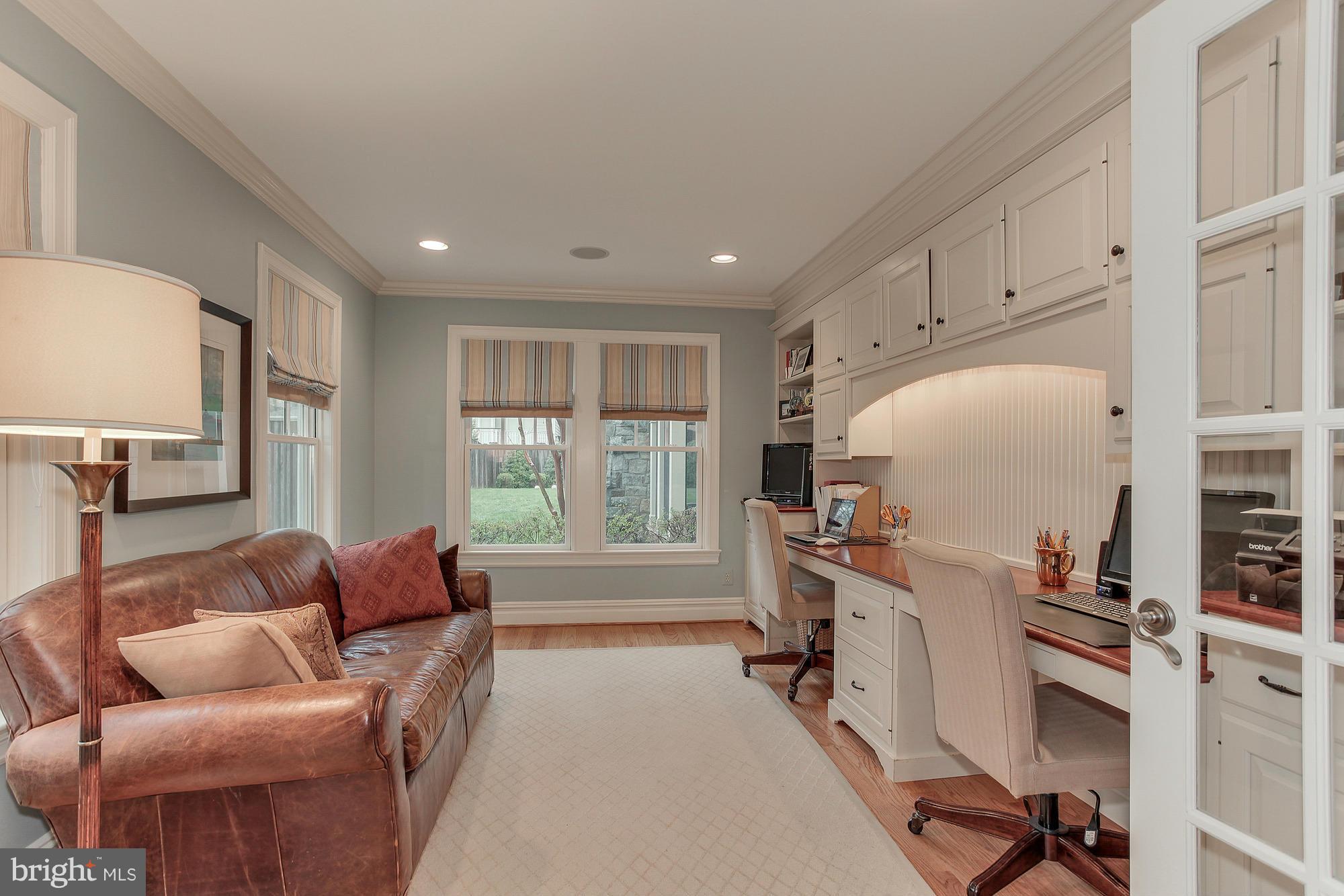 ENGLISH VILLAGE - Residential