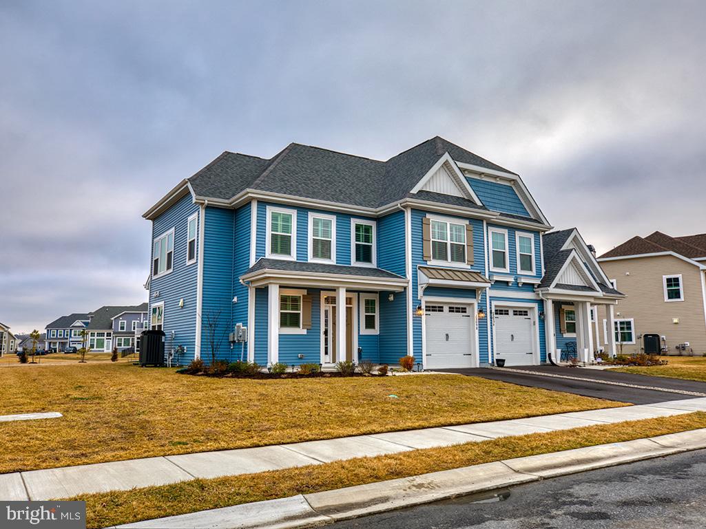 PENINSULA LAKES - Residential