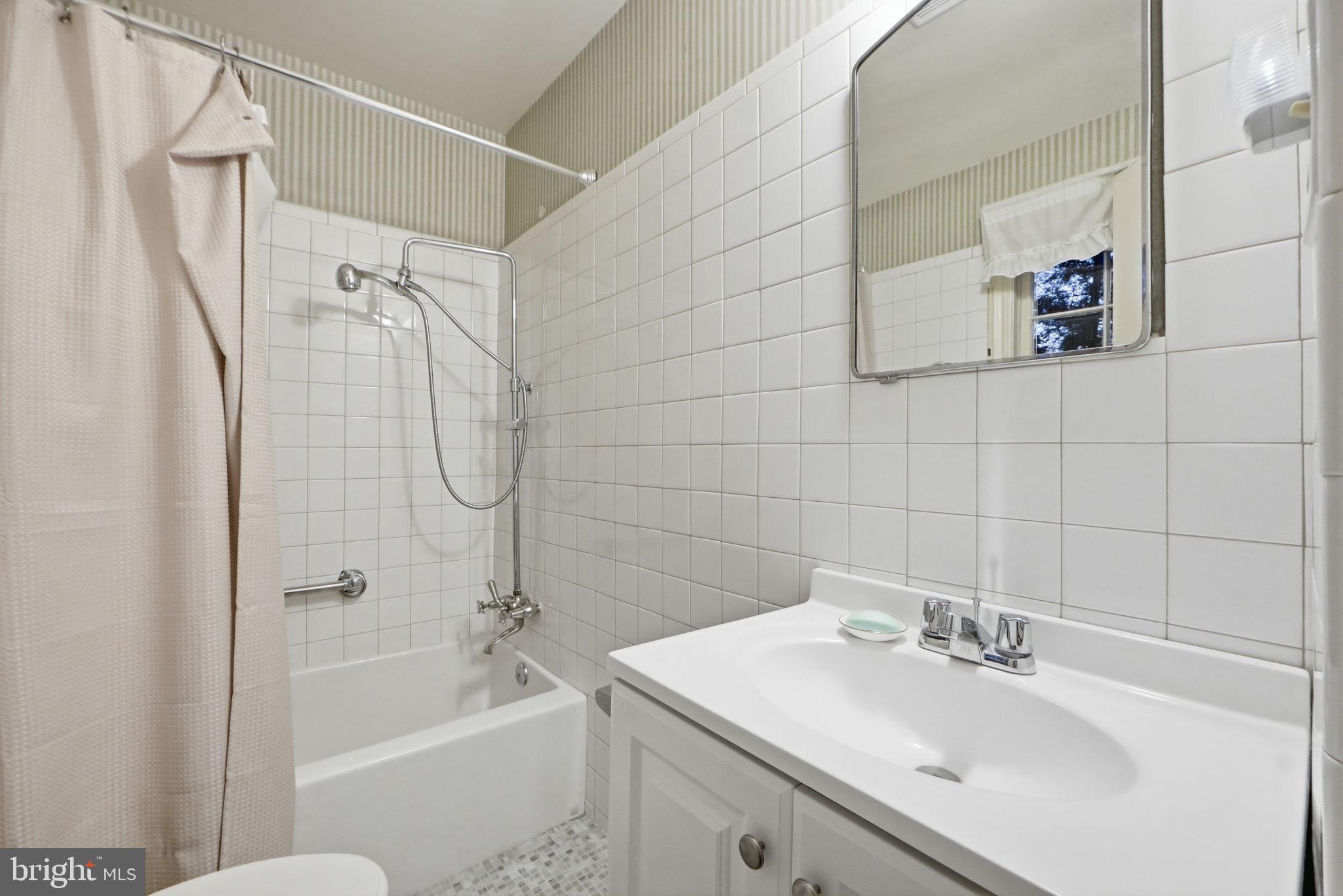 WESTMORELAND HILLS - Residential