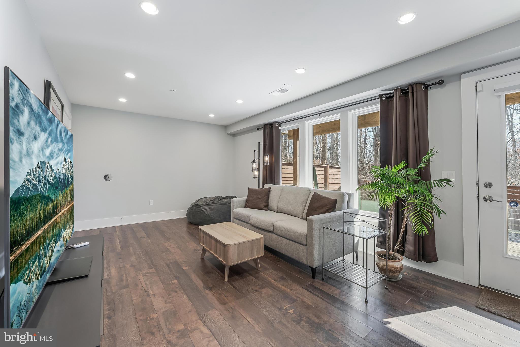 GROSVENOR HEIGHTS - Residential