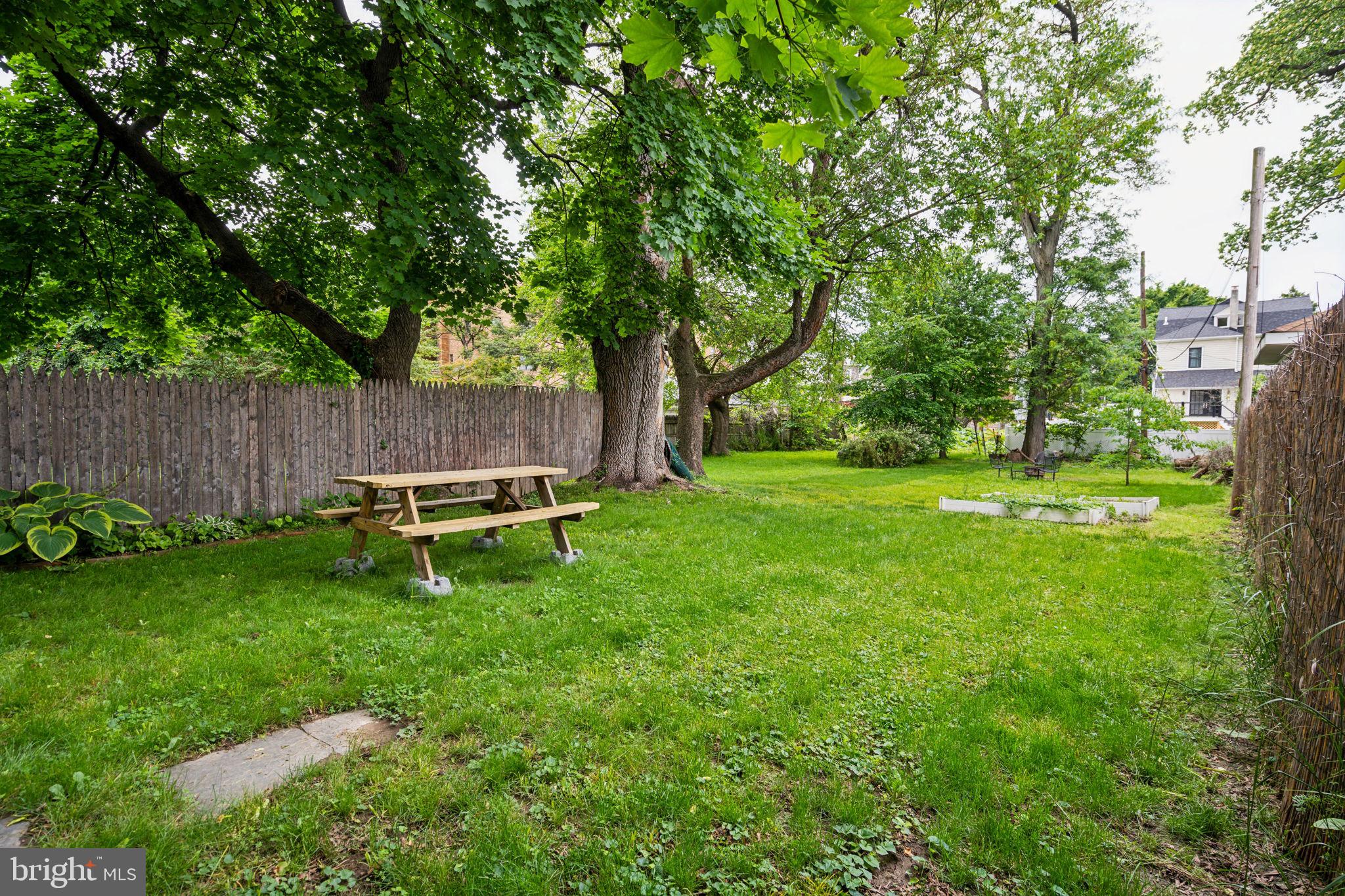 EAST OAK LANE - Residential