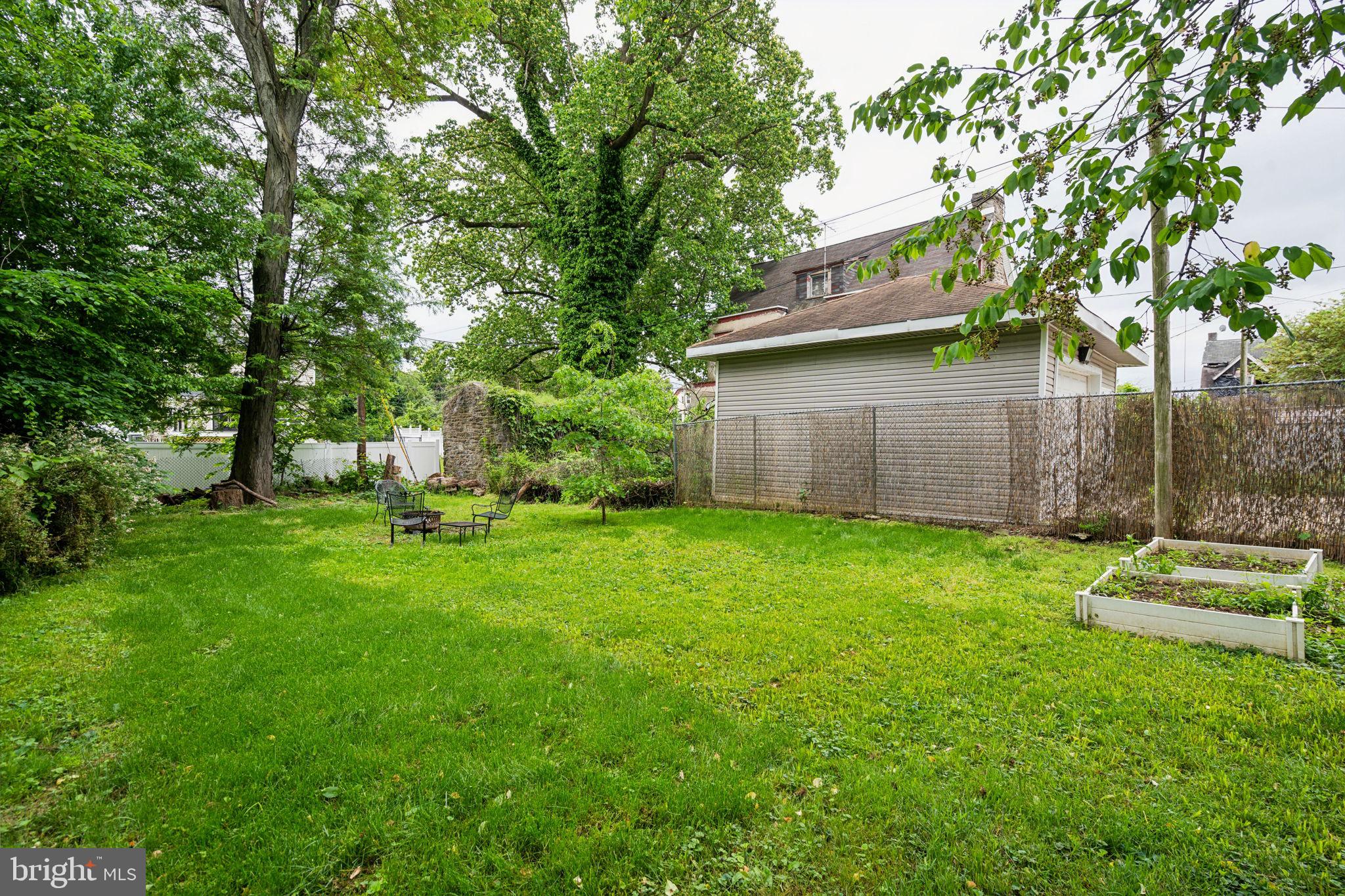 EAST OAK LANE - Residential