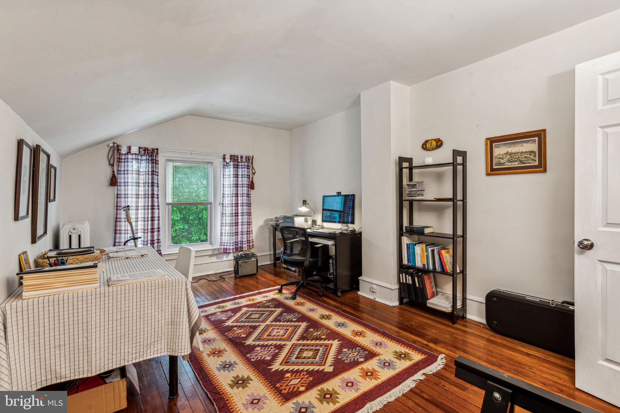 EAST OAK LANE - Residential