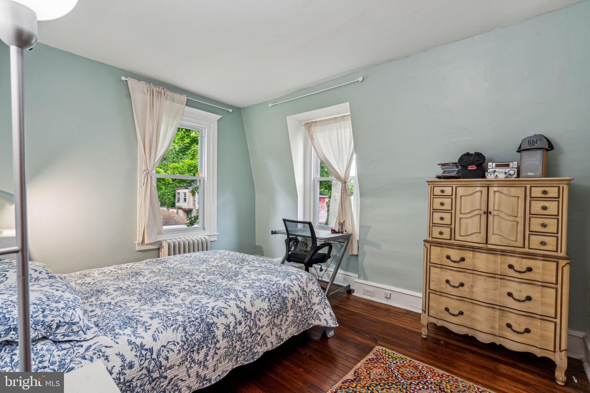 EAST OAK LANE - Residential