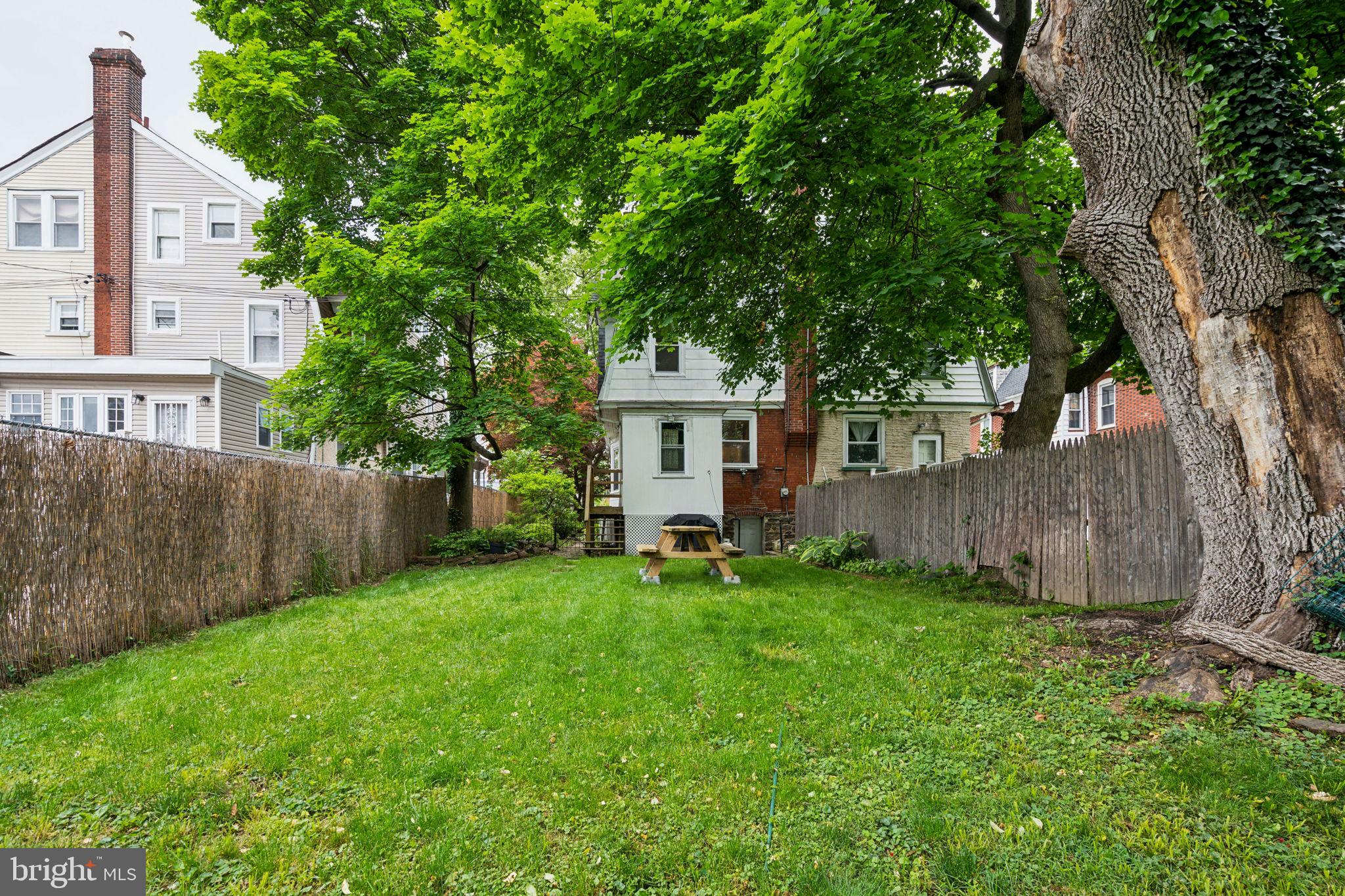 EAST OAK LANE - Residential