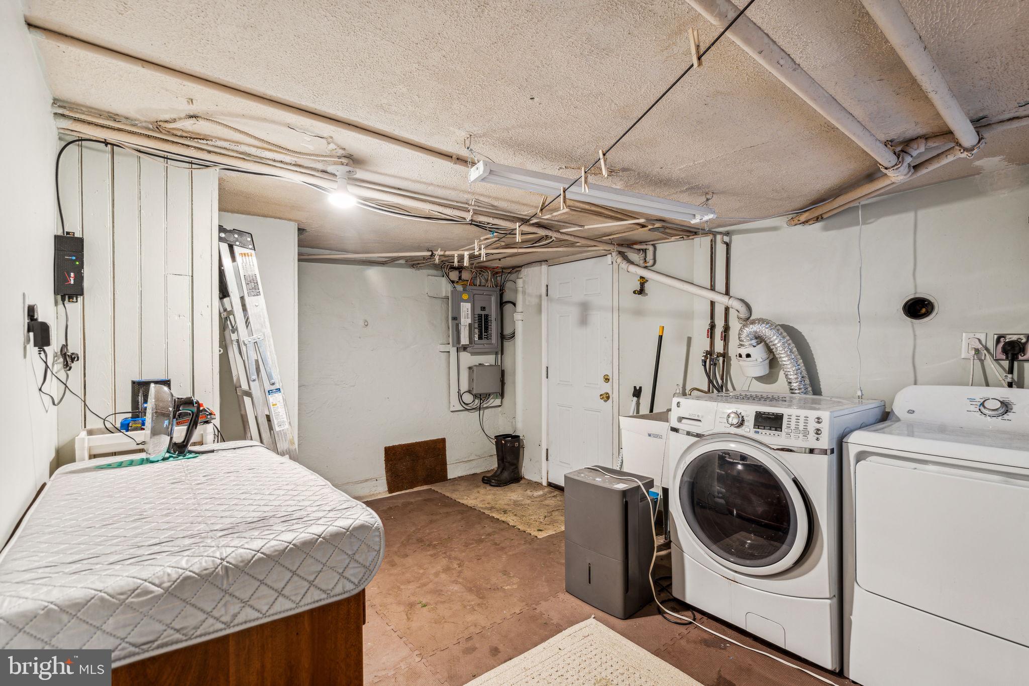 EAST OAK LANE - Residential