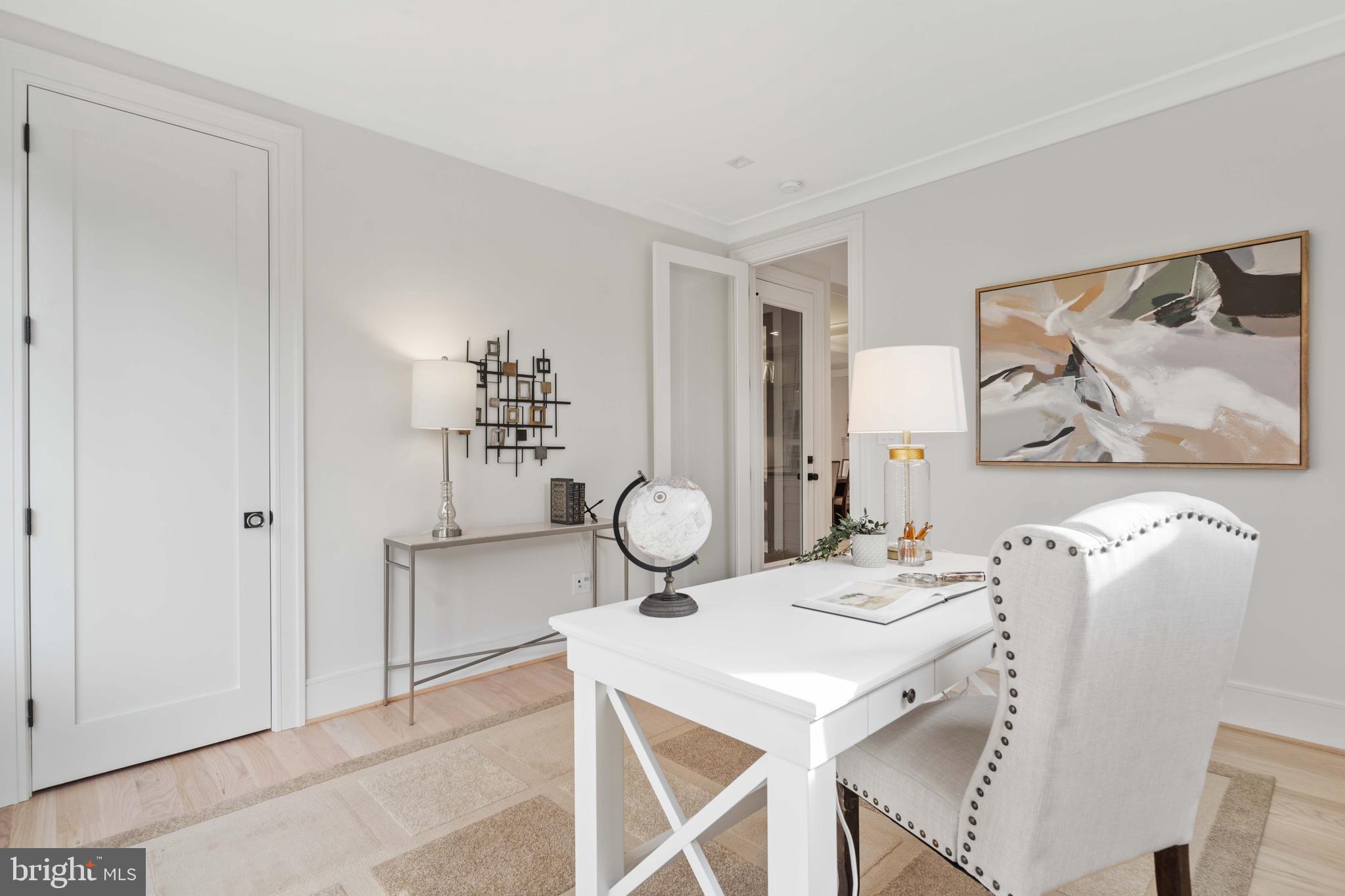 COUNTRY CLUB MANOR - Residential