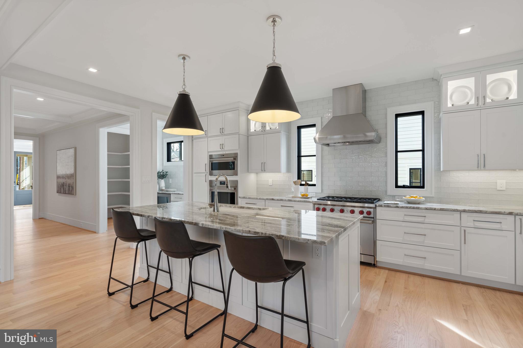 COUNTRY CLUB MANOR - Residential