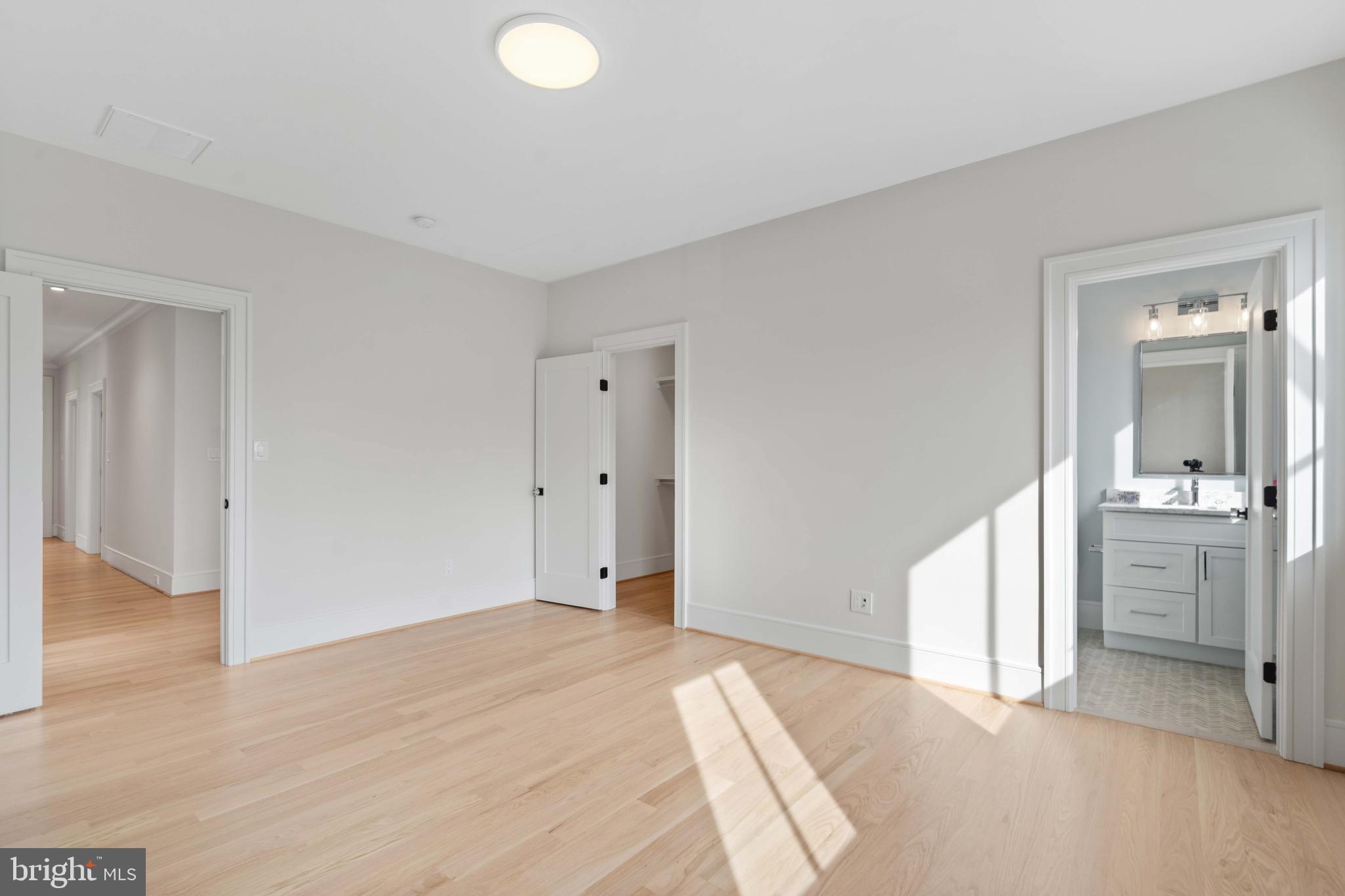 COUNTRY CLUB MANOR - Residential