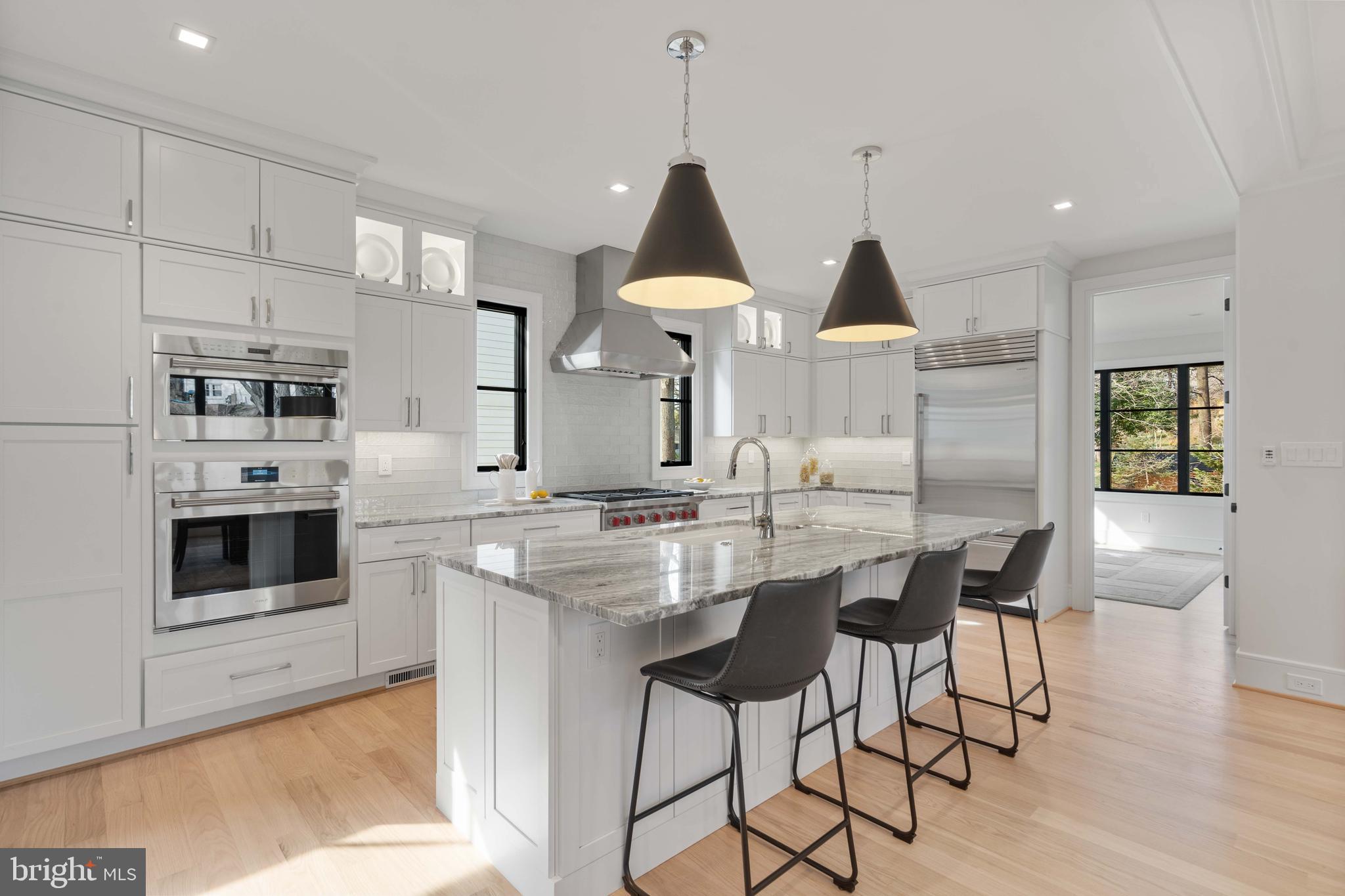 COUNTRY CLUB MANOR - Residential