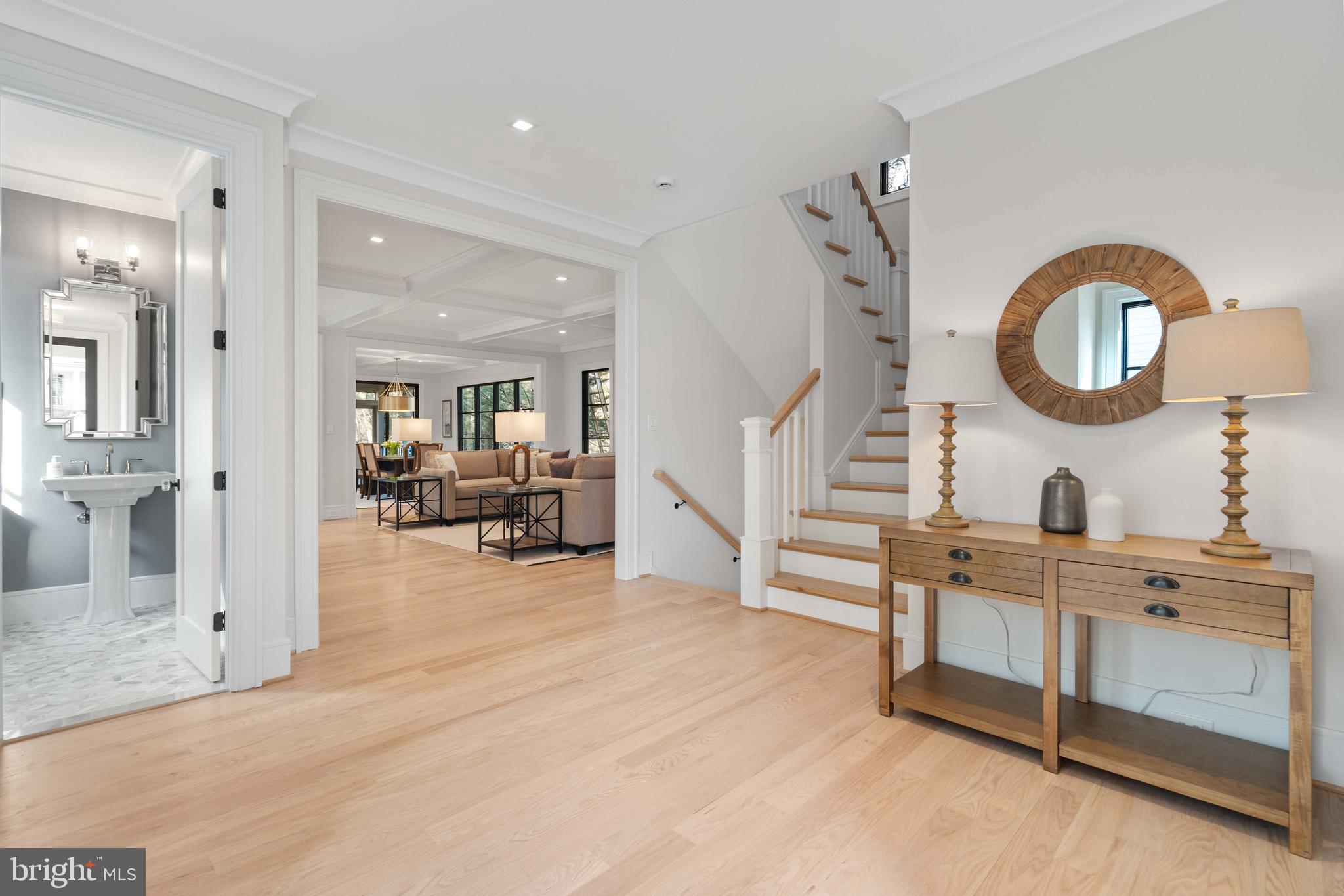 COUNTRY CLUB MANOR - Residential