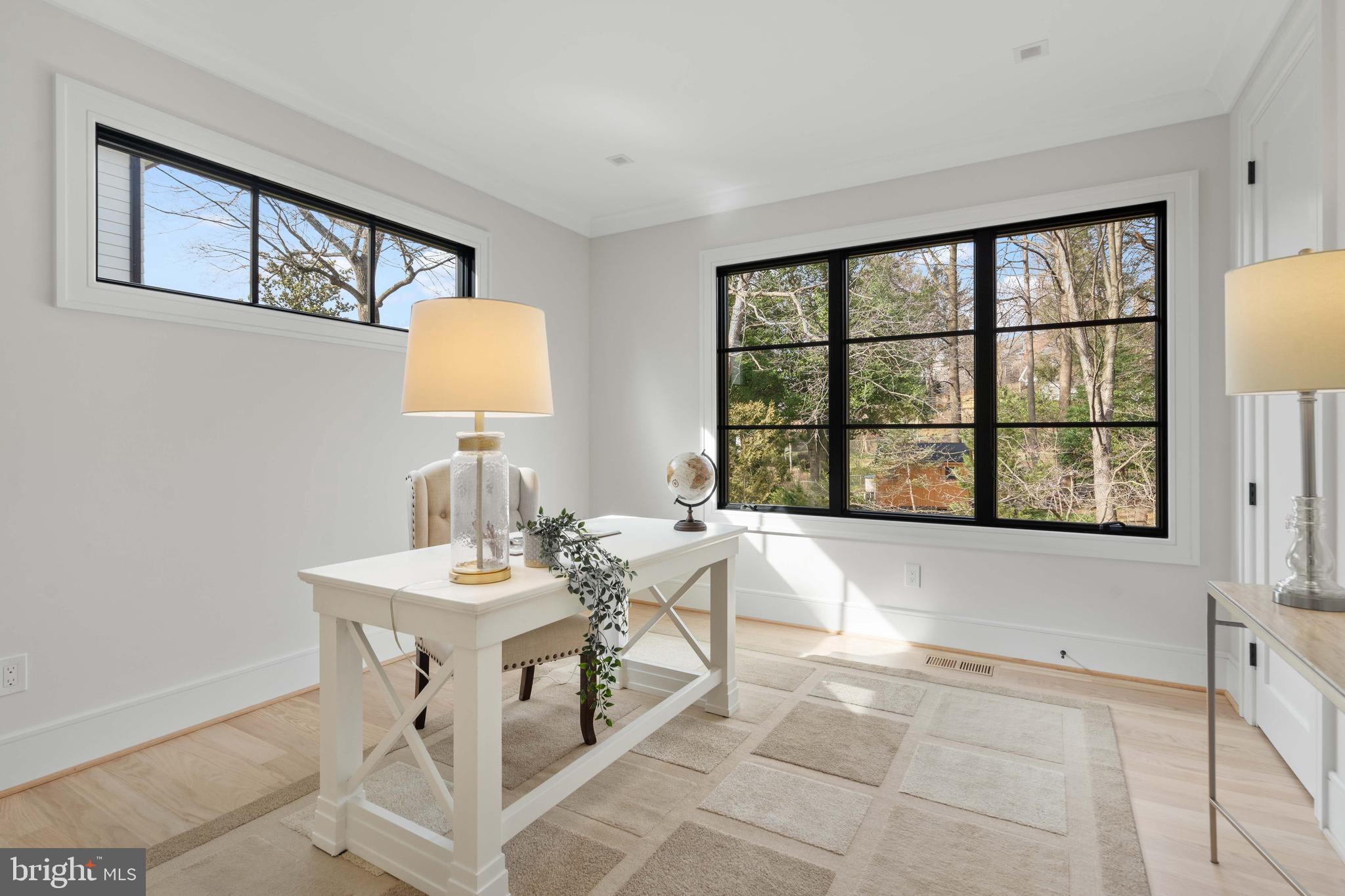 COUNTRY CLUB MANOR - Residential