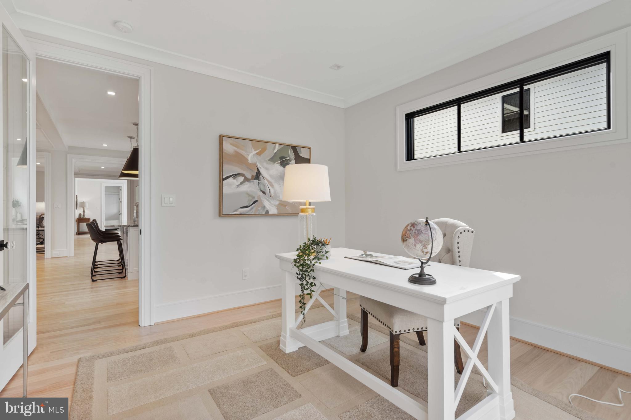 COUNTRY CLUB MANOR - Residential