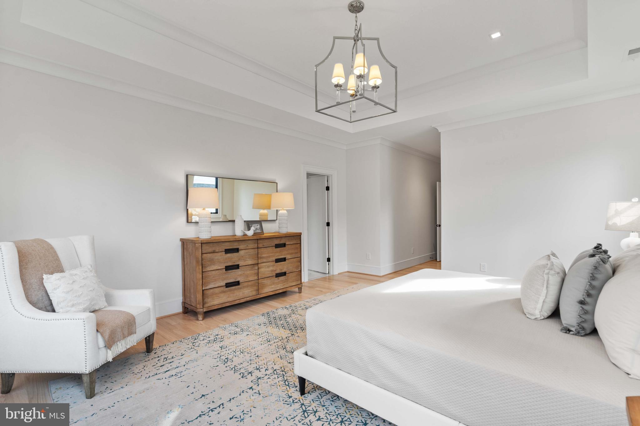 COUNTRY CLUB MANOR - Residential