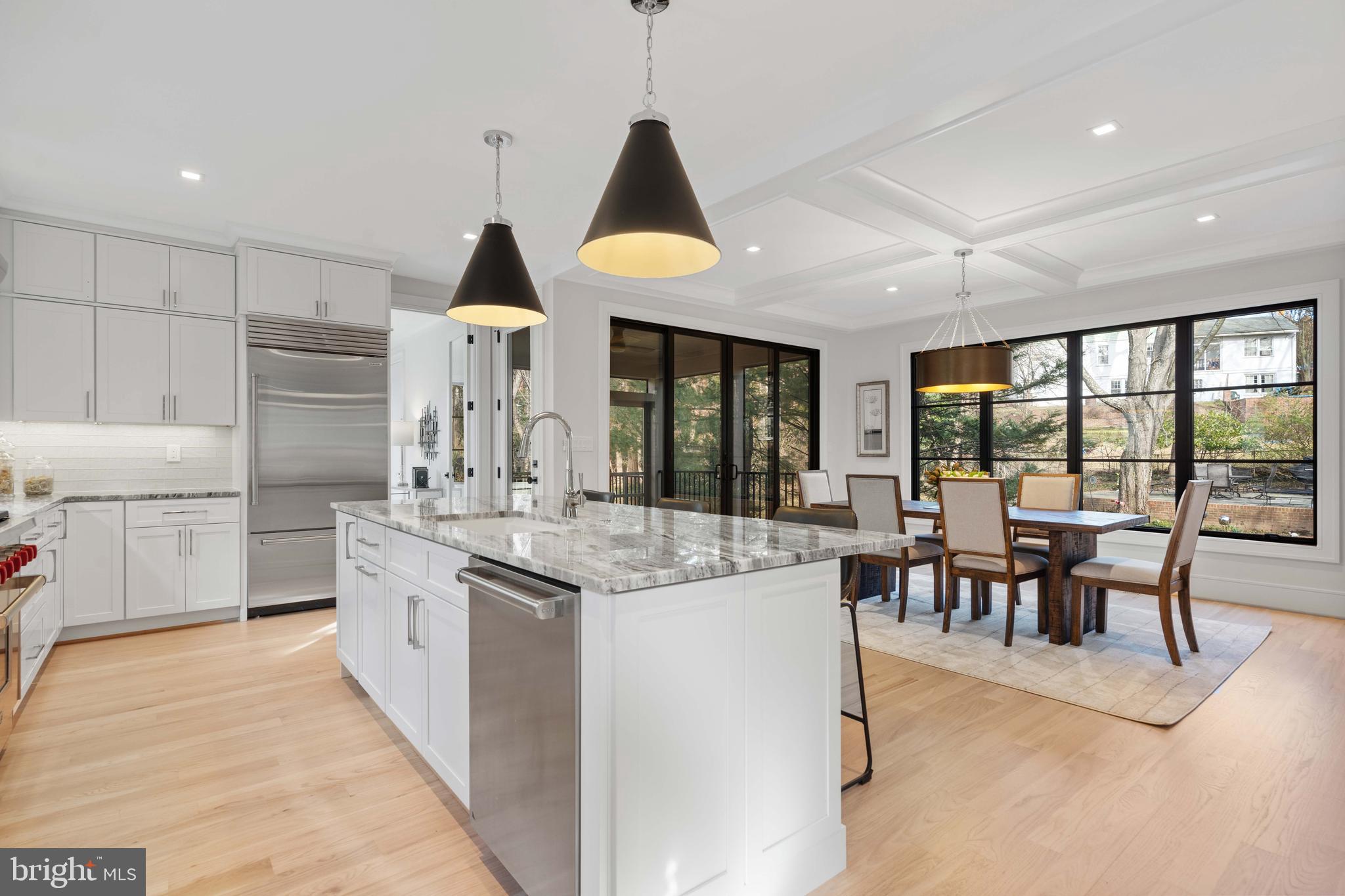 COUNTRY CLUB MANOR - Residential