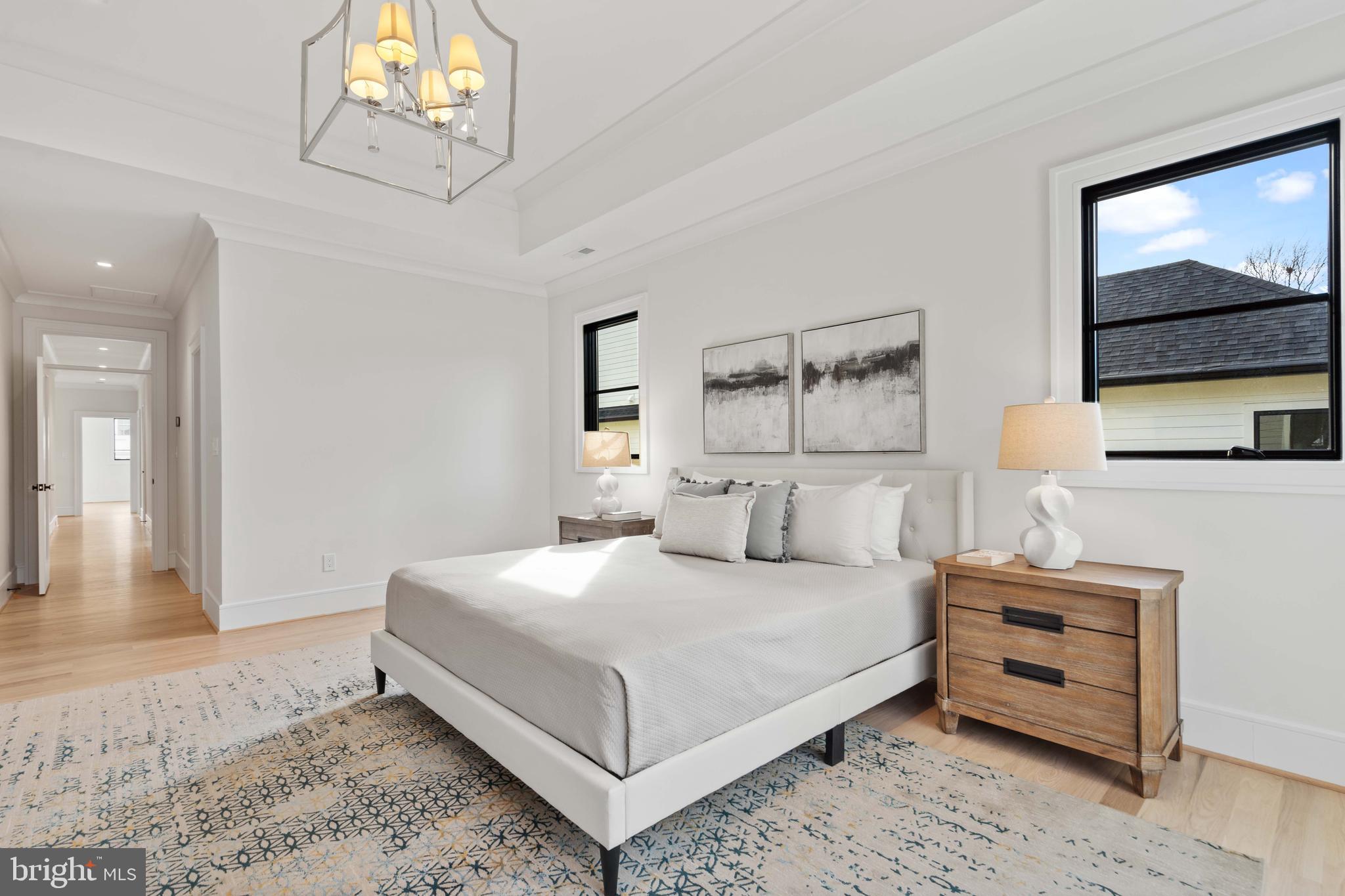 COUNTRY CLUB MANOR - Residential