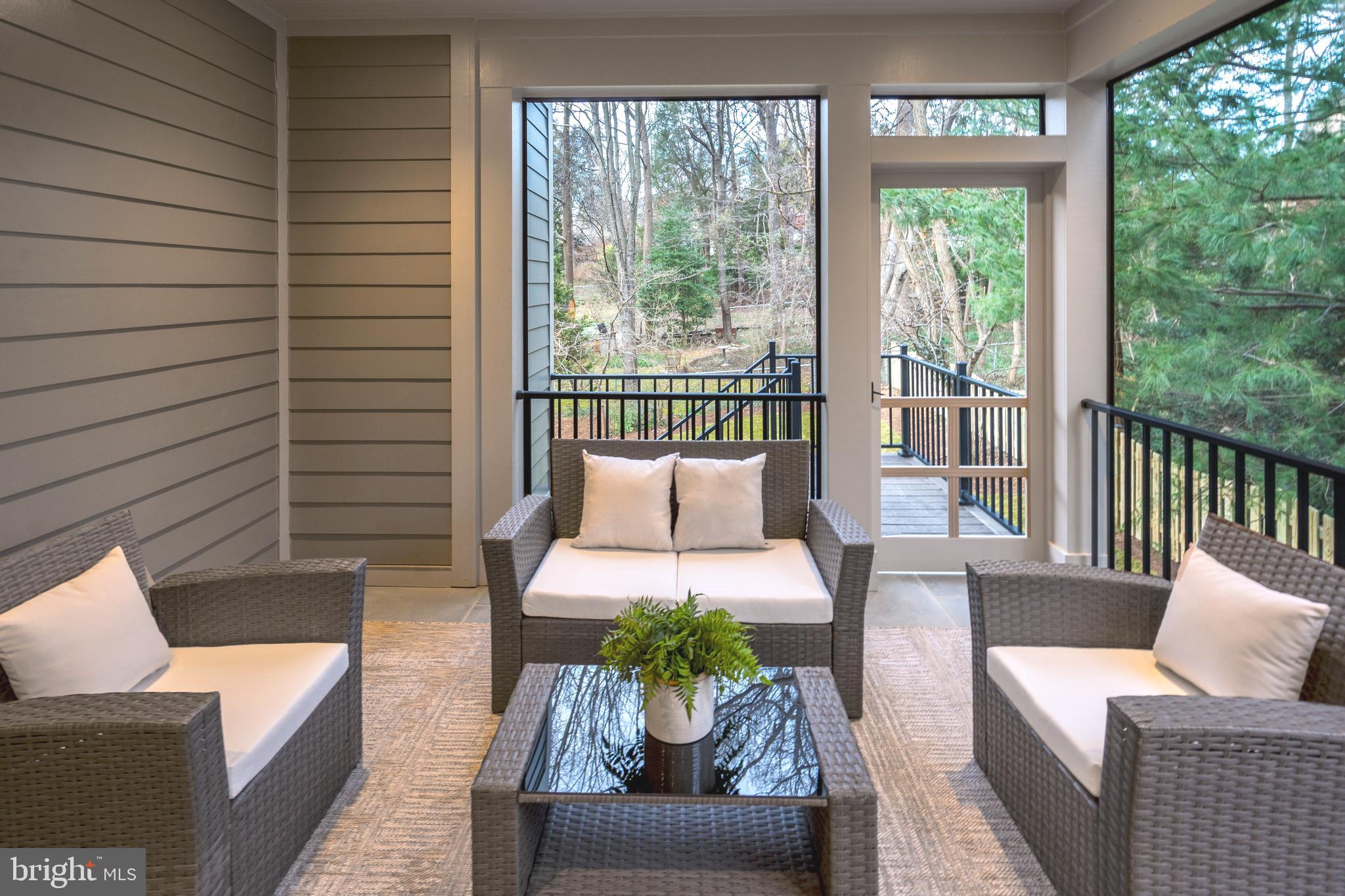 COUNTRY CLUB MANOR - Residential