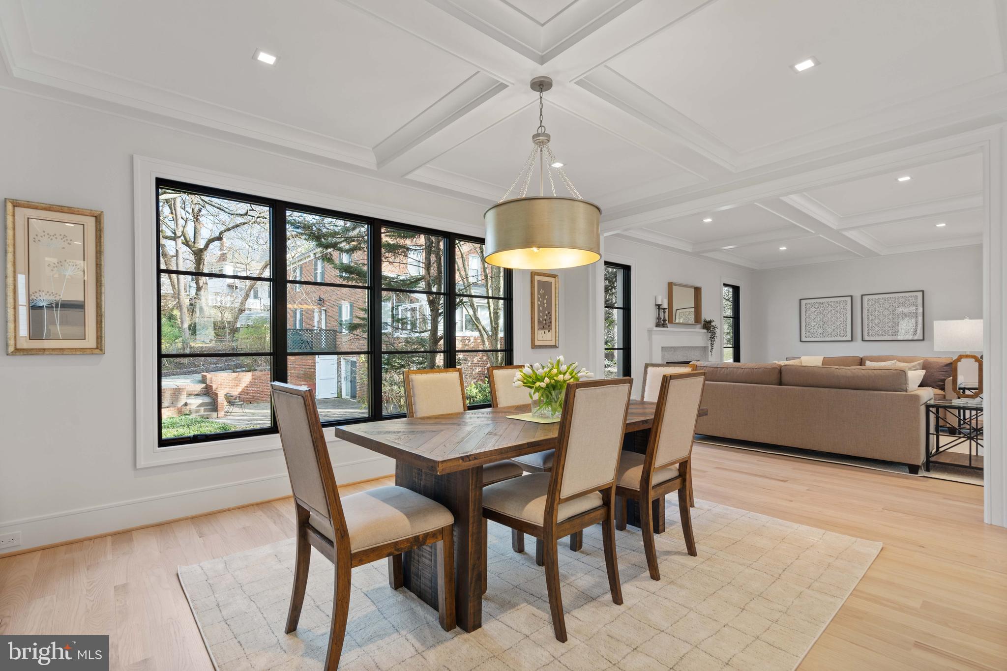 COUNTRY CLUB MANOR - Residential