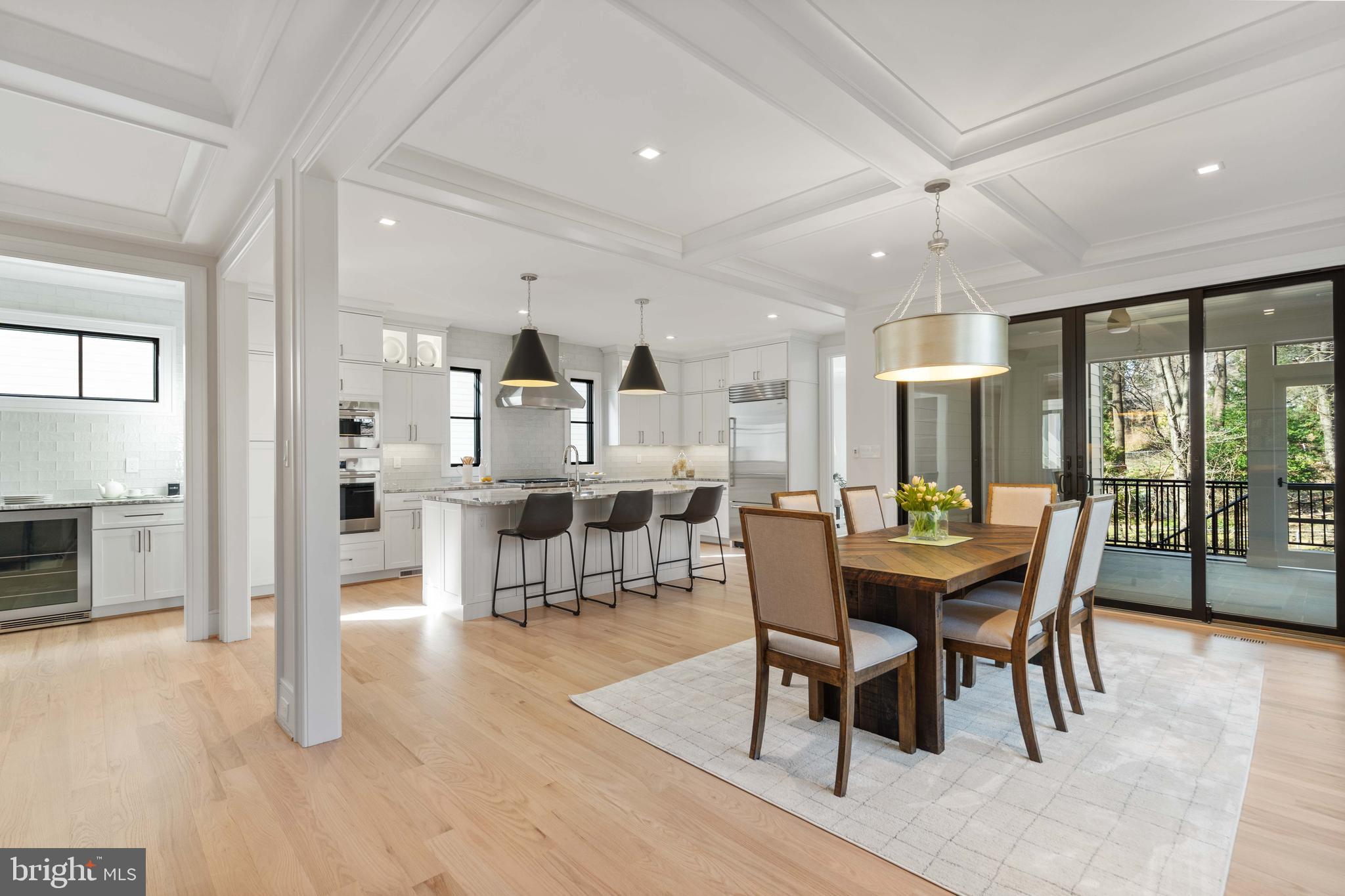 COUNTRY CLUB MANOR - Residential