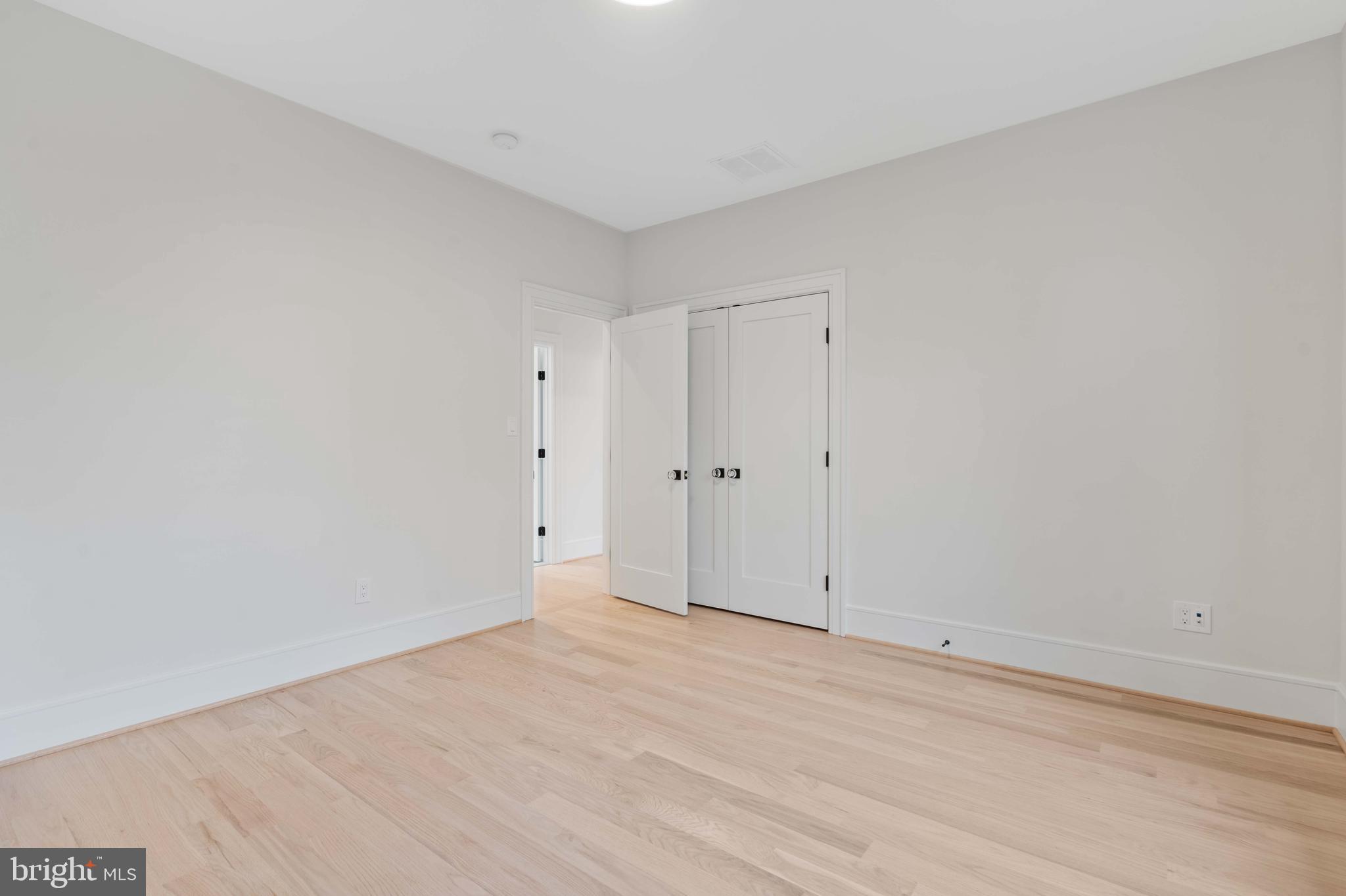 COUNTRY CLUB MANOR - Residential