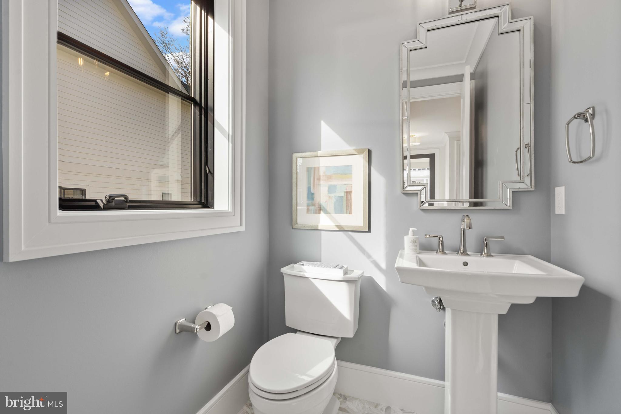 COUNTRY CLUB MANOR - Residential