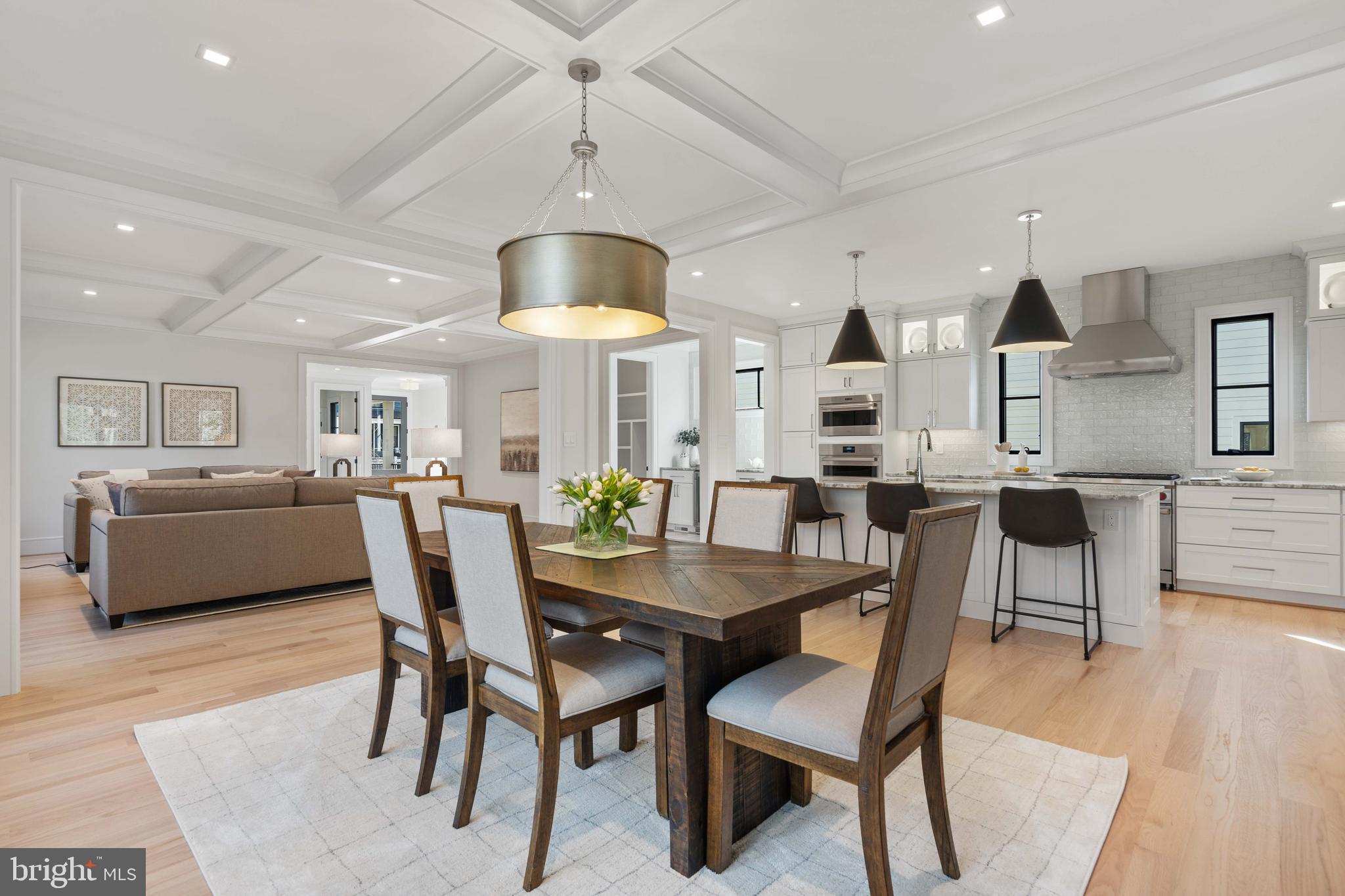 COUNTRY CLUB MANOR - Residential