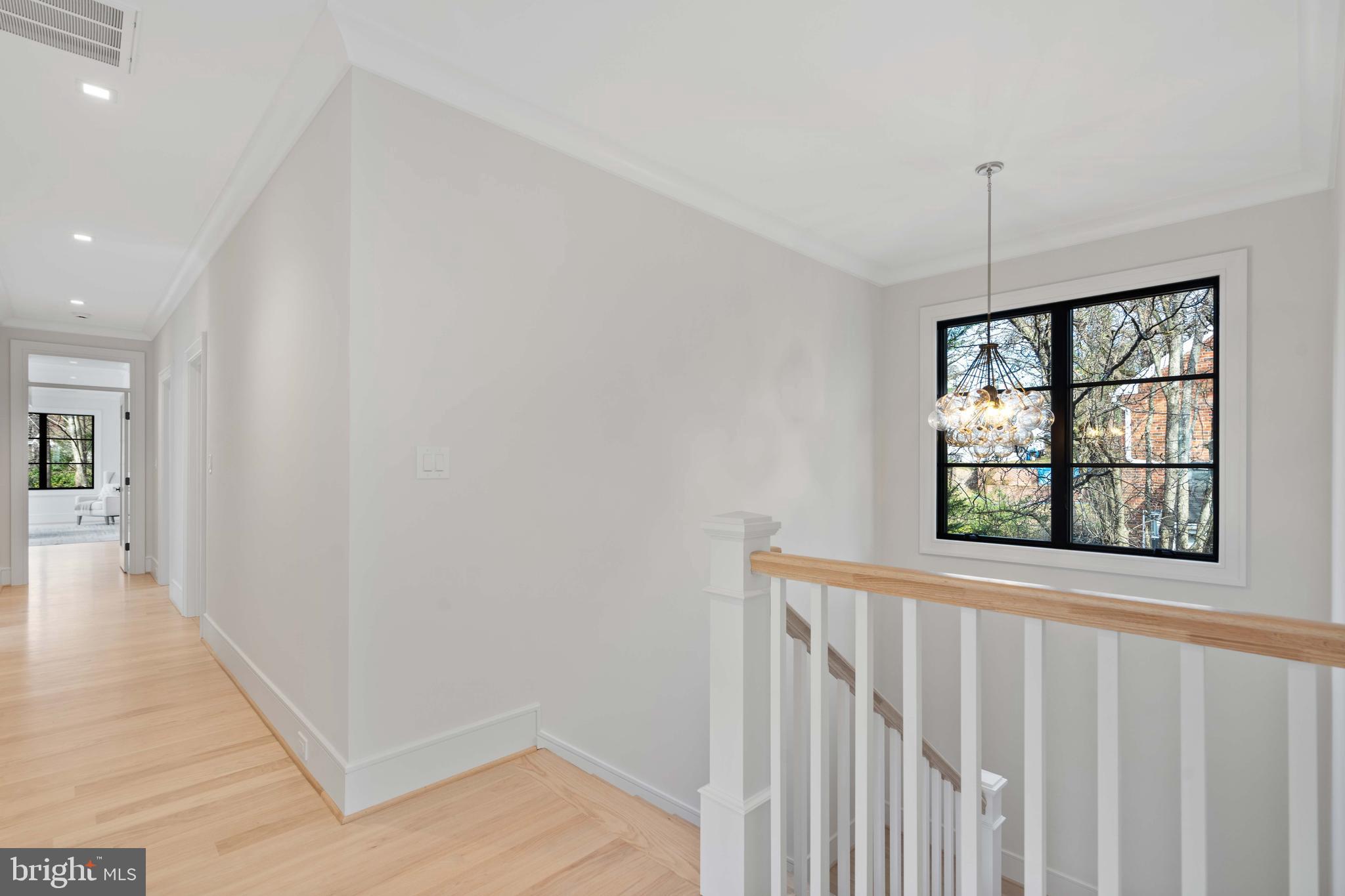 COUNTRY CLUB MANOR - Residential