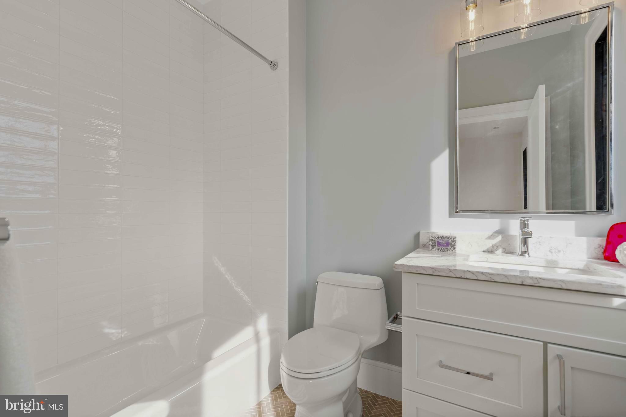 COUNTRY CLUB MANOR - Residential