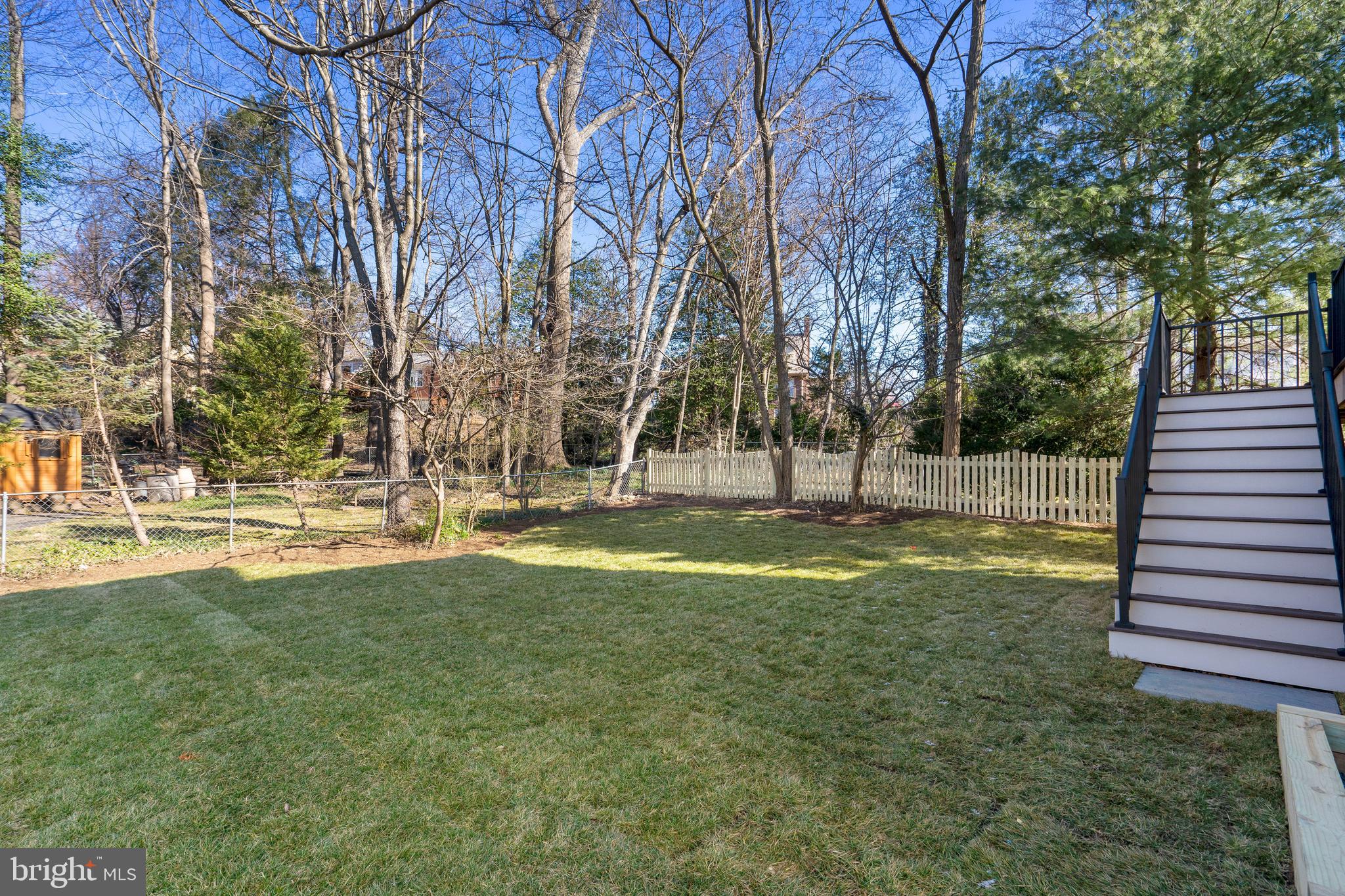 COUNTRY CLUB MANOR - Residential