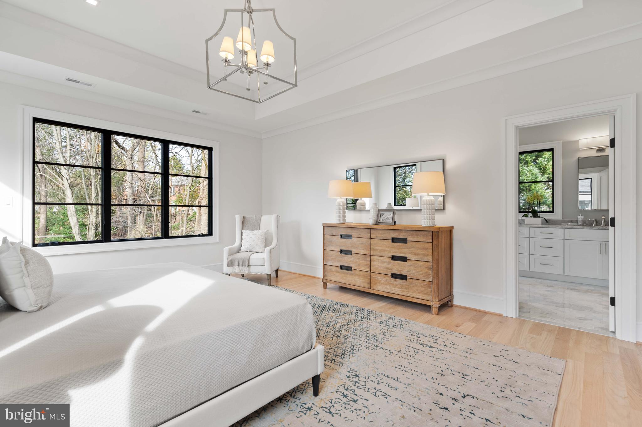 COUNTRY CLUB MANOR - Residential