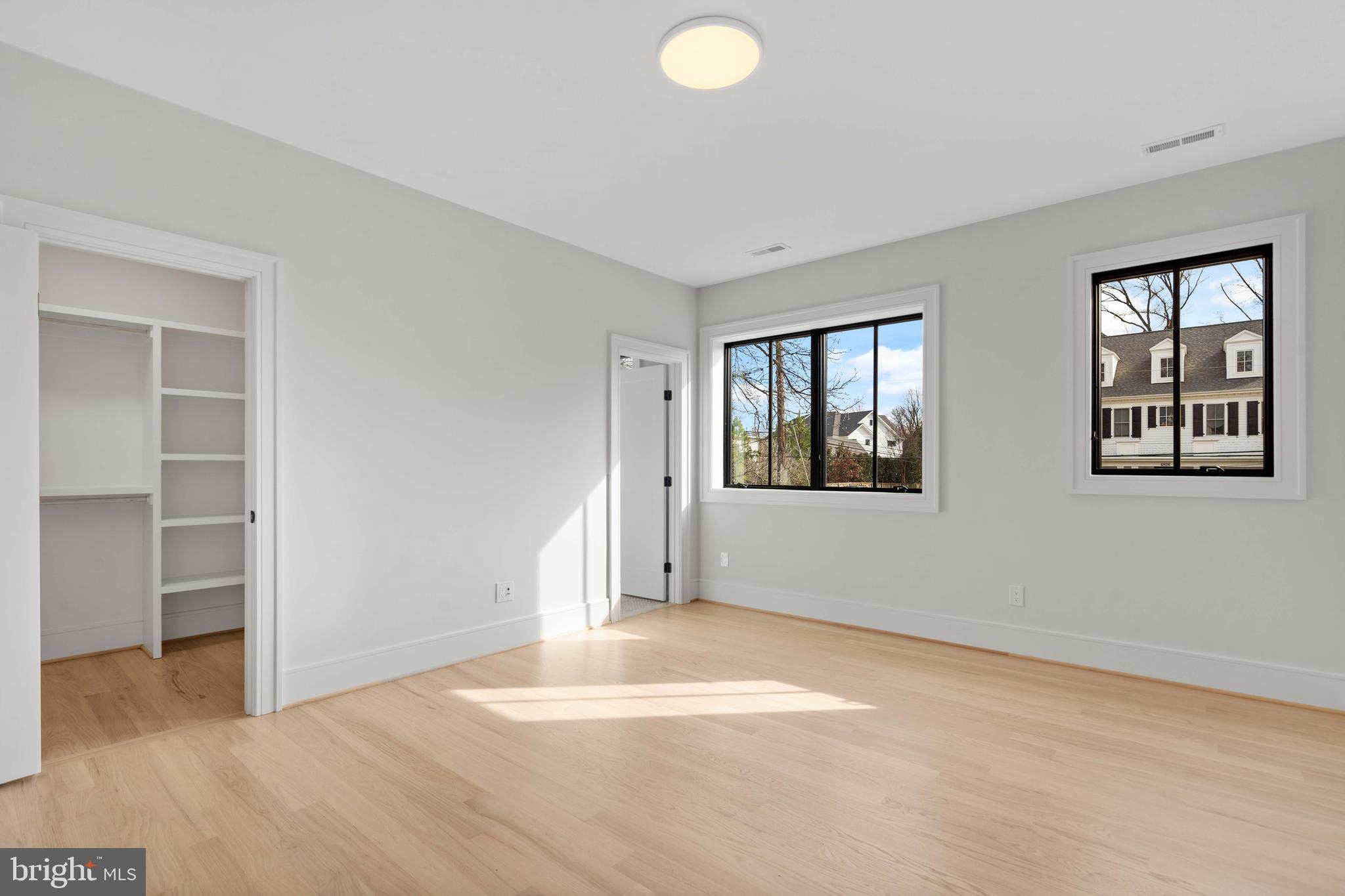 COUNTRY CLUB MANOR - Residential